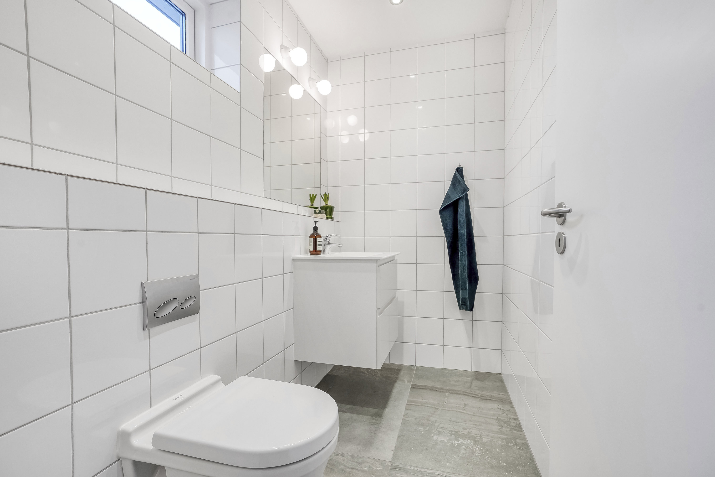 Fremhævet toilet billede i fuldskærmstilstand. Billede af Rypebakken 15, Snestrup, 5210 Odense NV