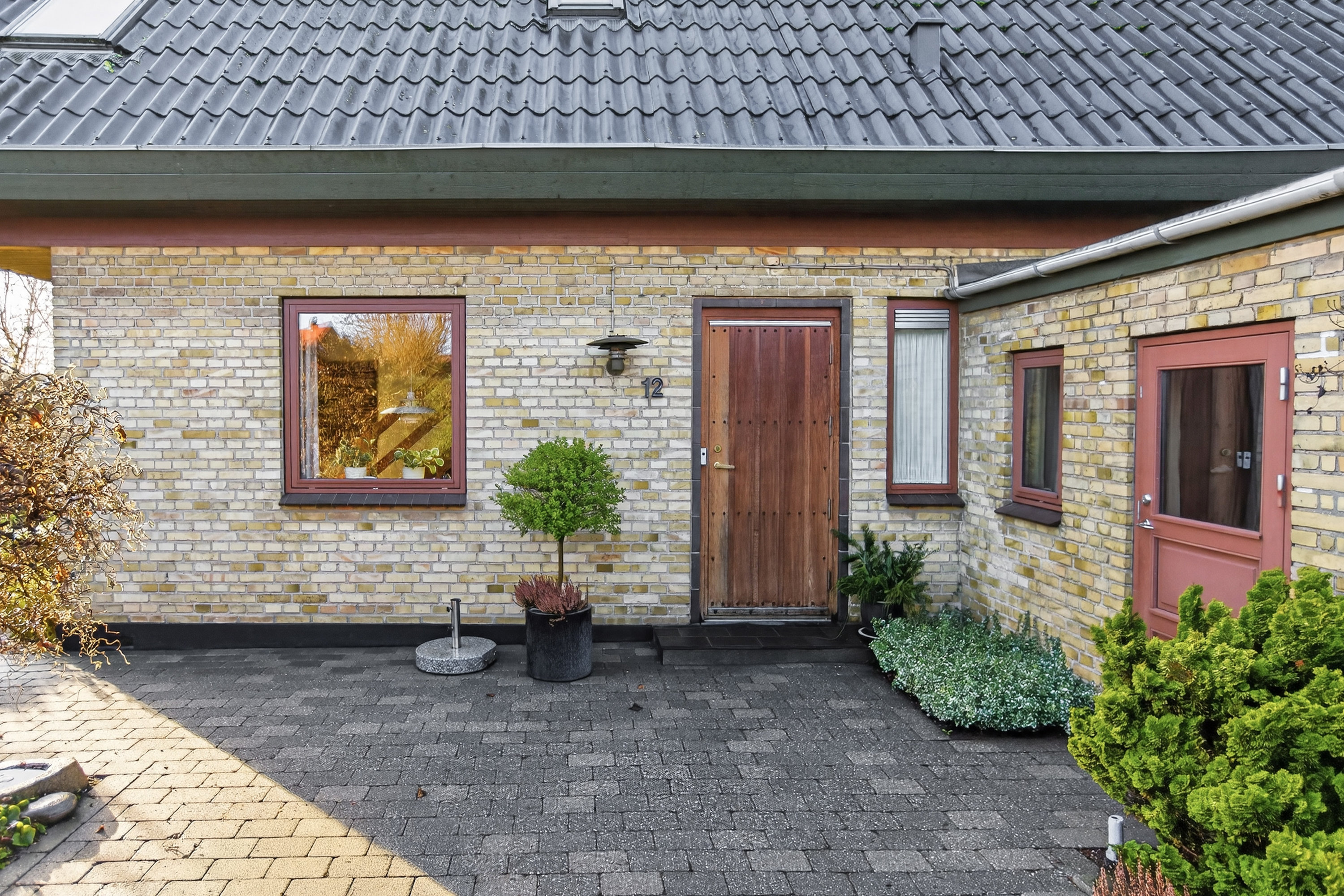 Fremhævet ude billede i fuldskærmstilstand. Billede af Højdevej 12, 2750 Ballerup