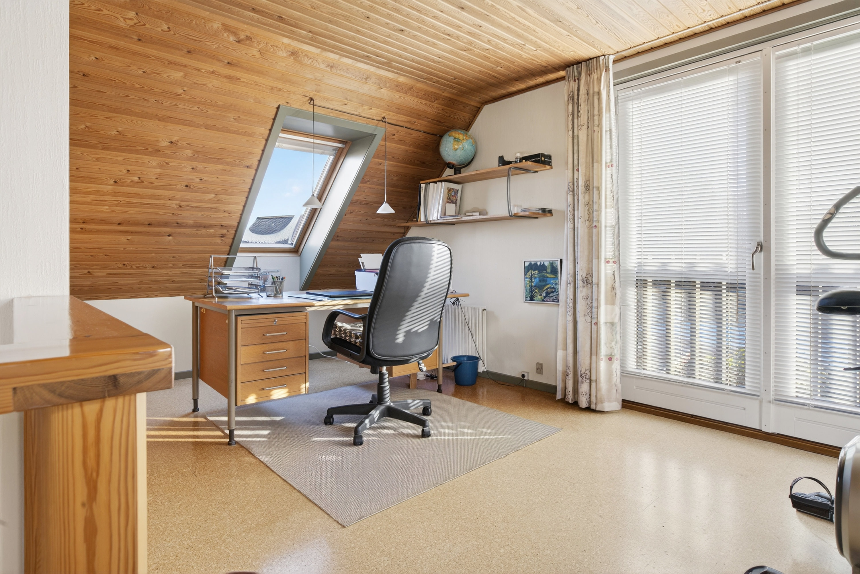 Fremhævet stue 1. sal billede i fuldskærmstilstand. Billede af Højdevej 12, 2750 Ballerup