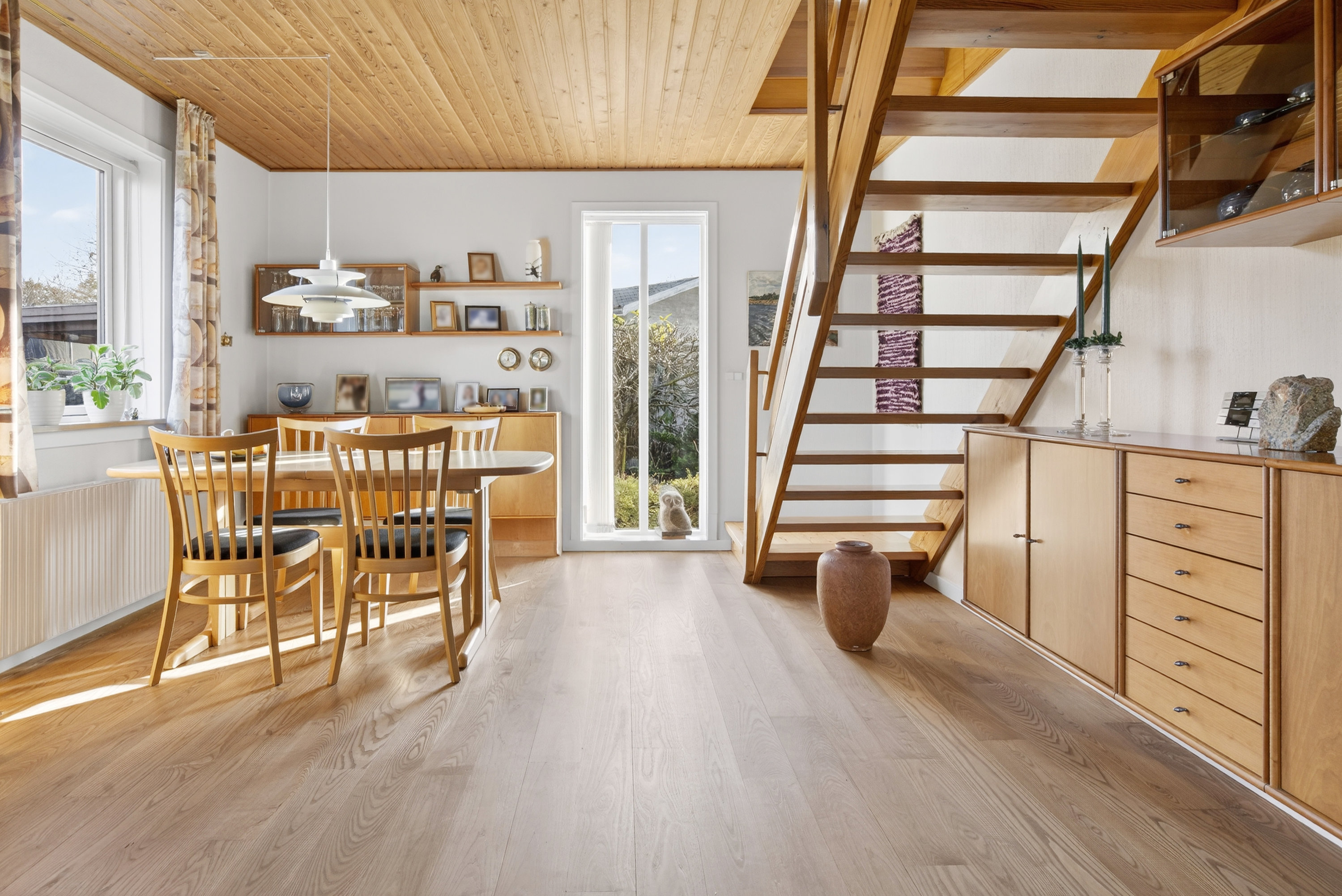 Miniaturebillede 1: spisestue. Billede af Højdevej 12, 2750 Ballerup