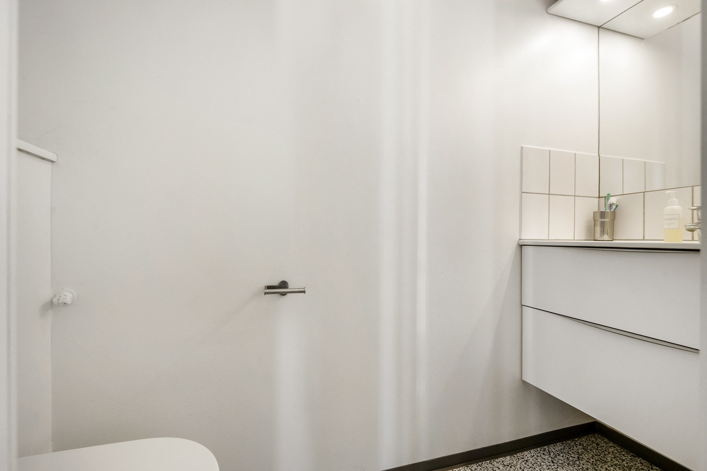 Fremhævet toilet billede i fuldskærmstilstand. Billede af Laurvigsgade 3, Christiansbjerg, 8200 Aarhus N