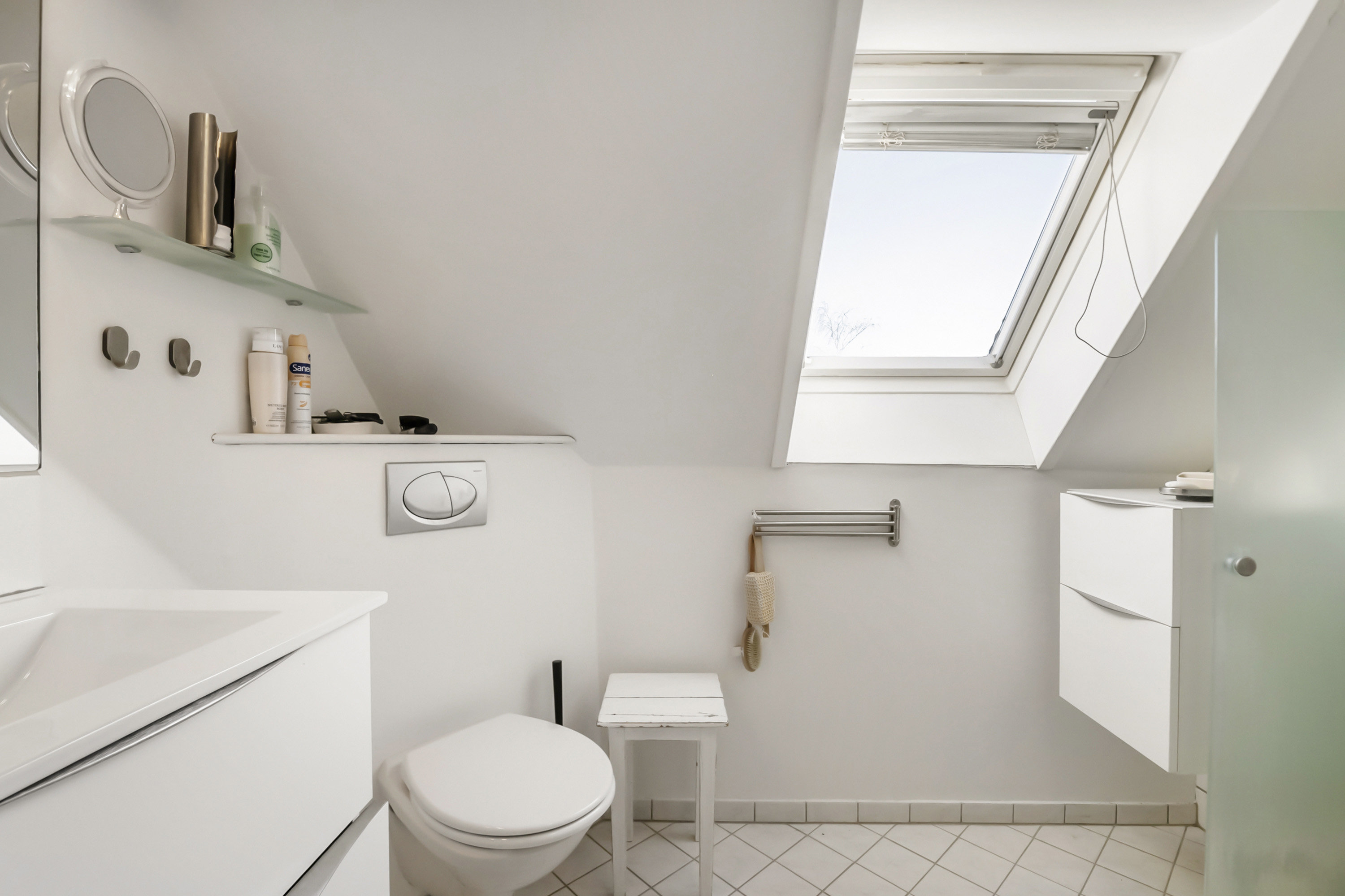 Fremhævet toilet billede i fuldskærmstilstand. Billede af Laurvigsgade 3, Christiansbjerg, 8200 Aarhus N