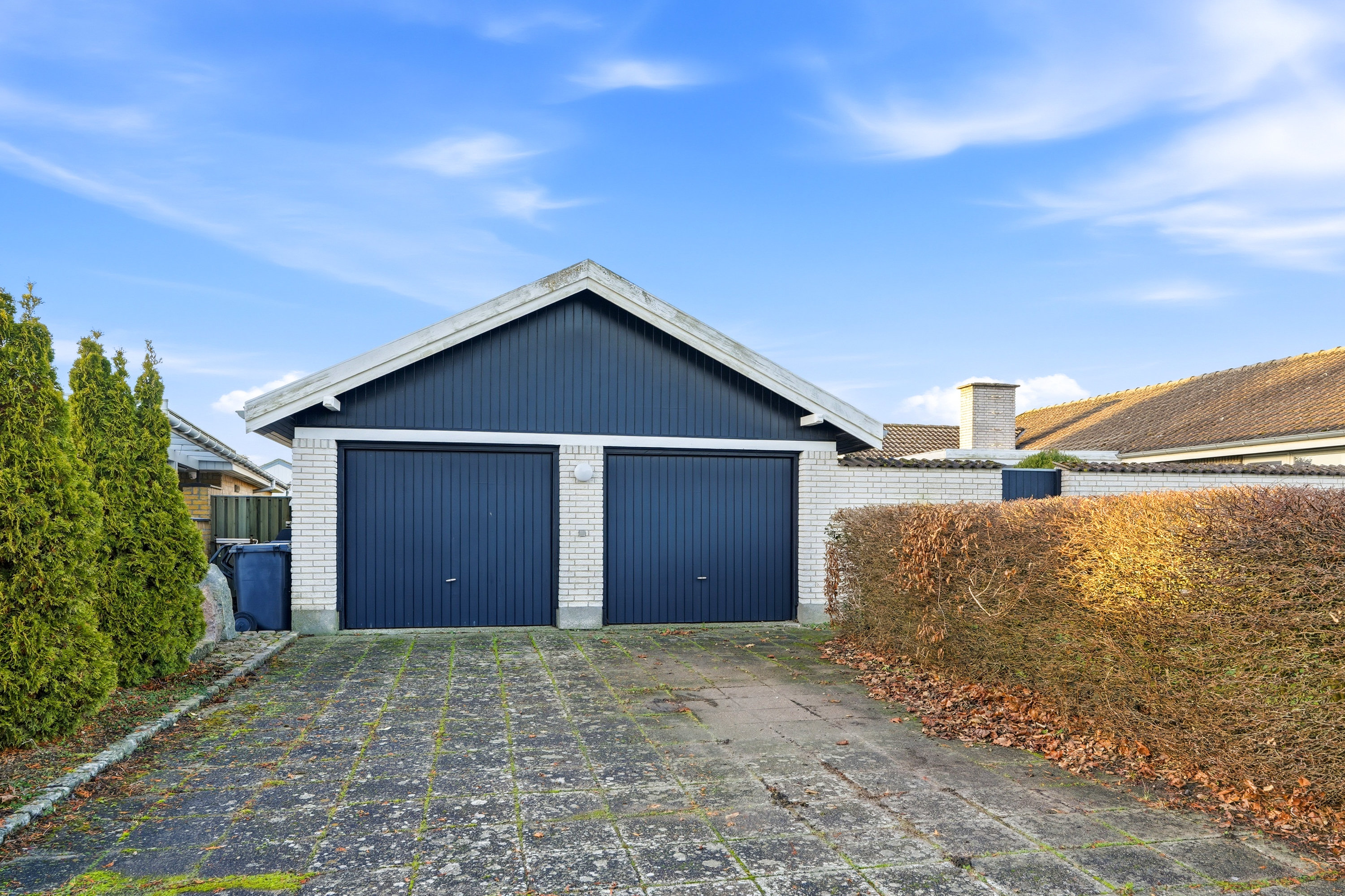 Fremhævet garage billede i fuldskærmstilstand. Billede af Rugvangen 1, Otterup, 5450 Otterup