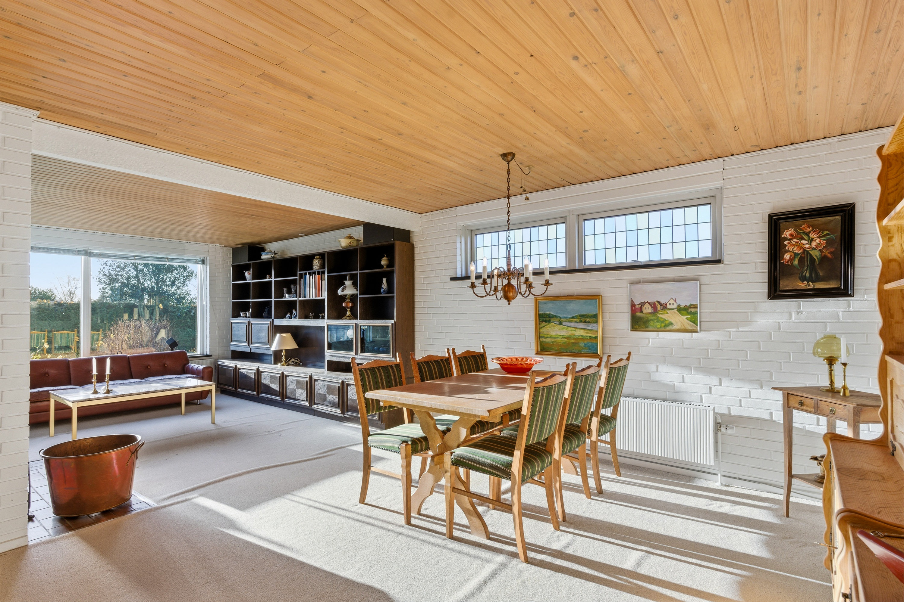 Fremhævet stue billede i fuldskærmstilstand. Billede af Rugvangen 1, Otterup, 5450 Otterup