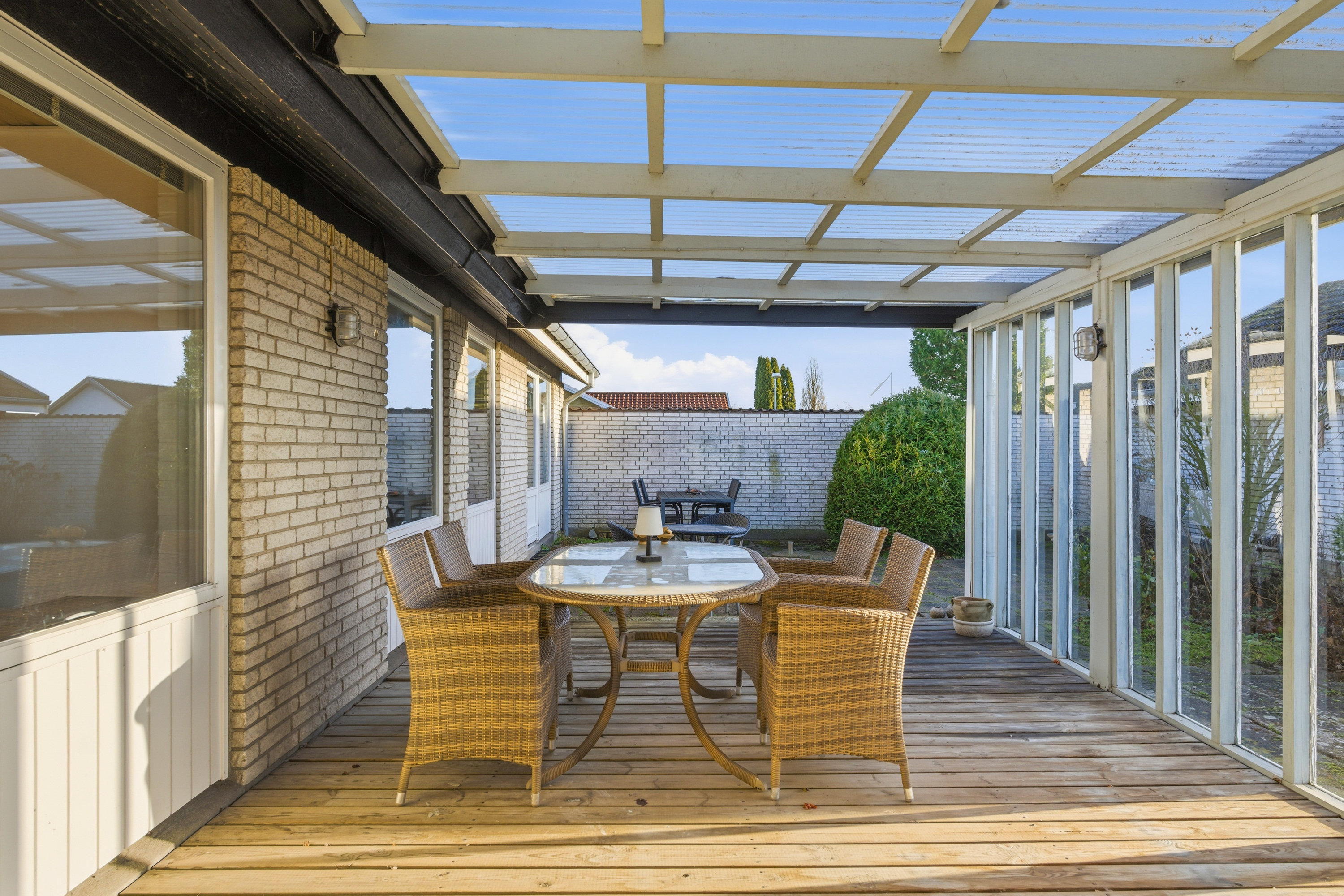 Fremhævet overdækket terrasse billede i fuldskærmstilstand. Billede af Rugvangen 1, Otterup, 5450 Otterup