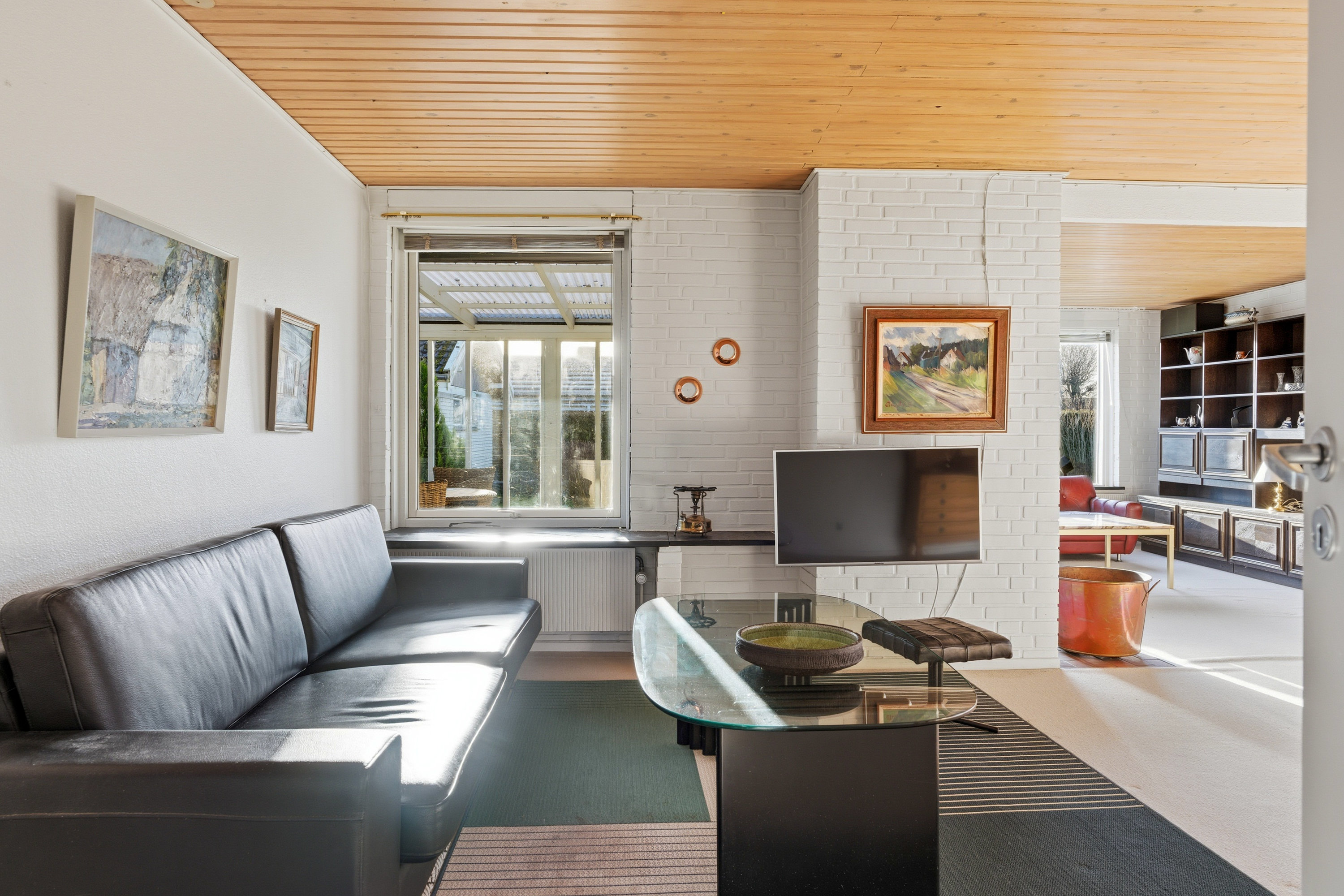 Fremhævet stue billede i fuldskærmstilstand. Billede af Rugvangen 1, Otterup, 5450 Otterup