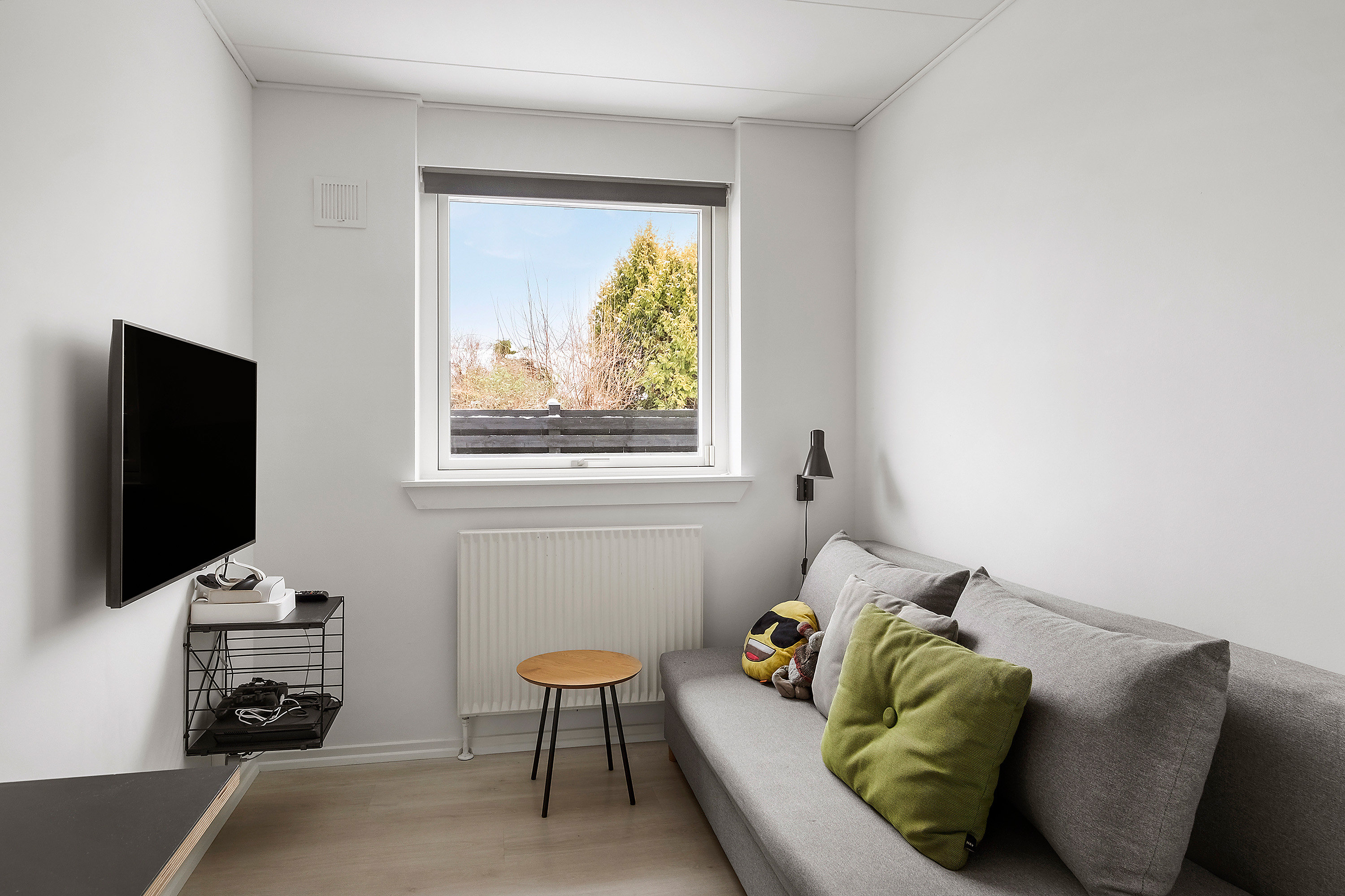 Fremhævet stue billede i fuldskærmstilstand. Billede af Christianshusvej 117, 2970 Hørsholm