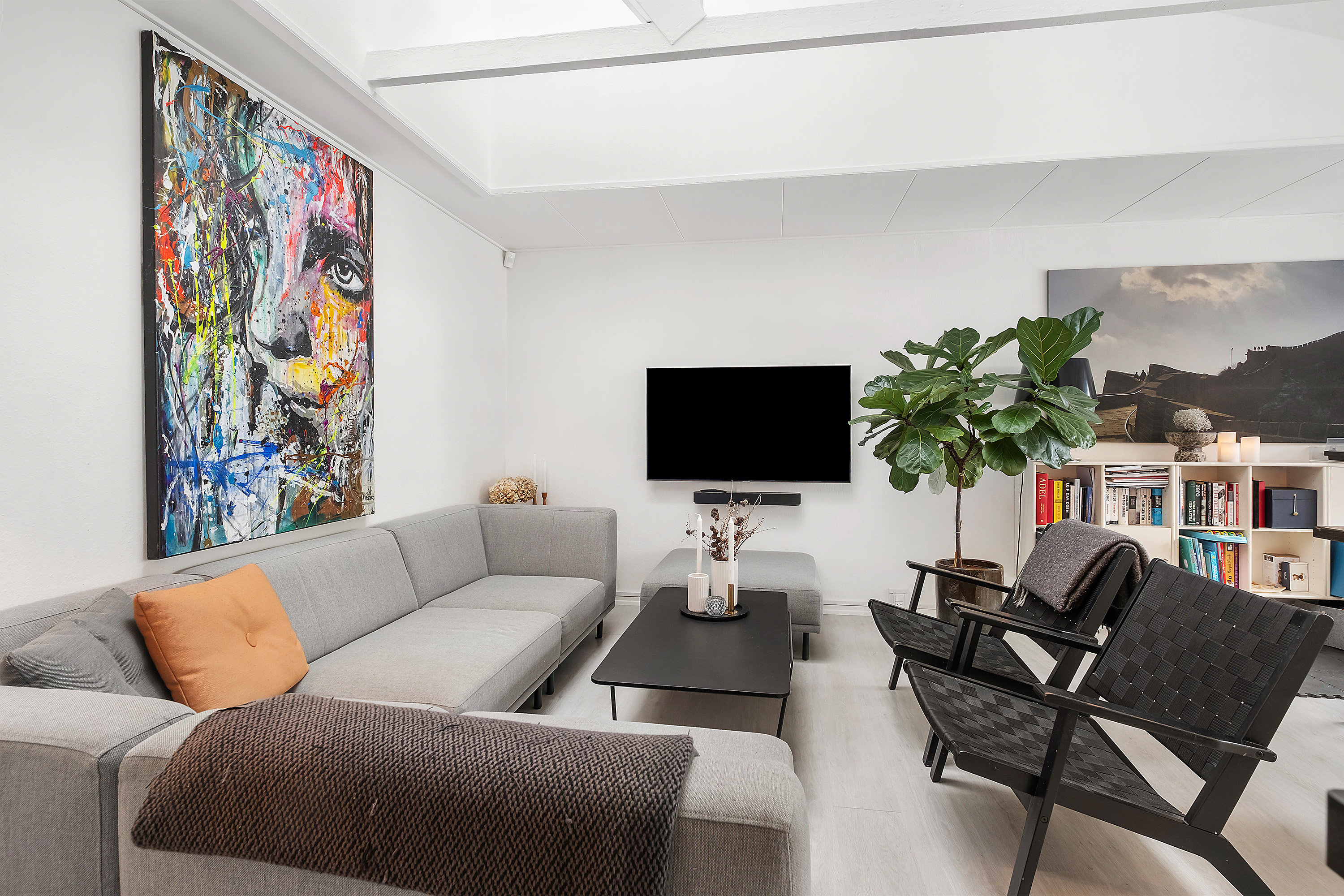 Fremhævet stue billede i fuldskærmstilstand. Billede af Christianshusvej 117, 2970 Hørsholm