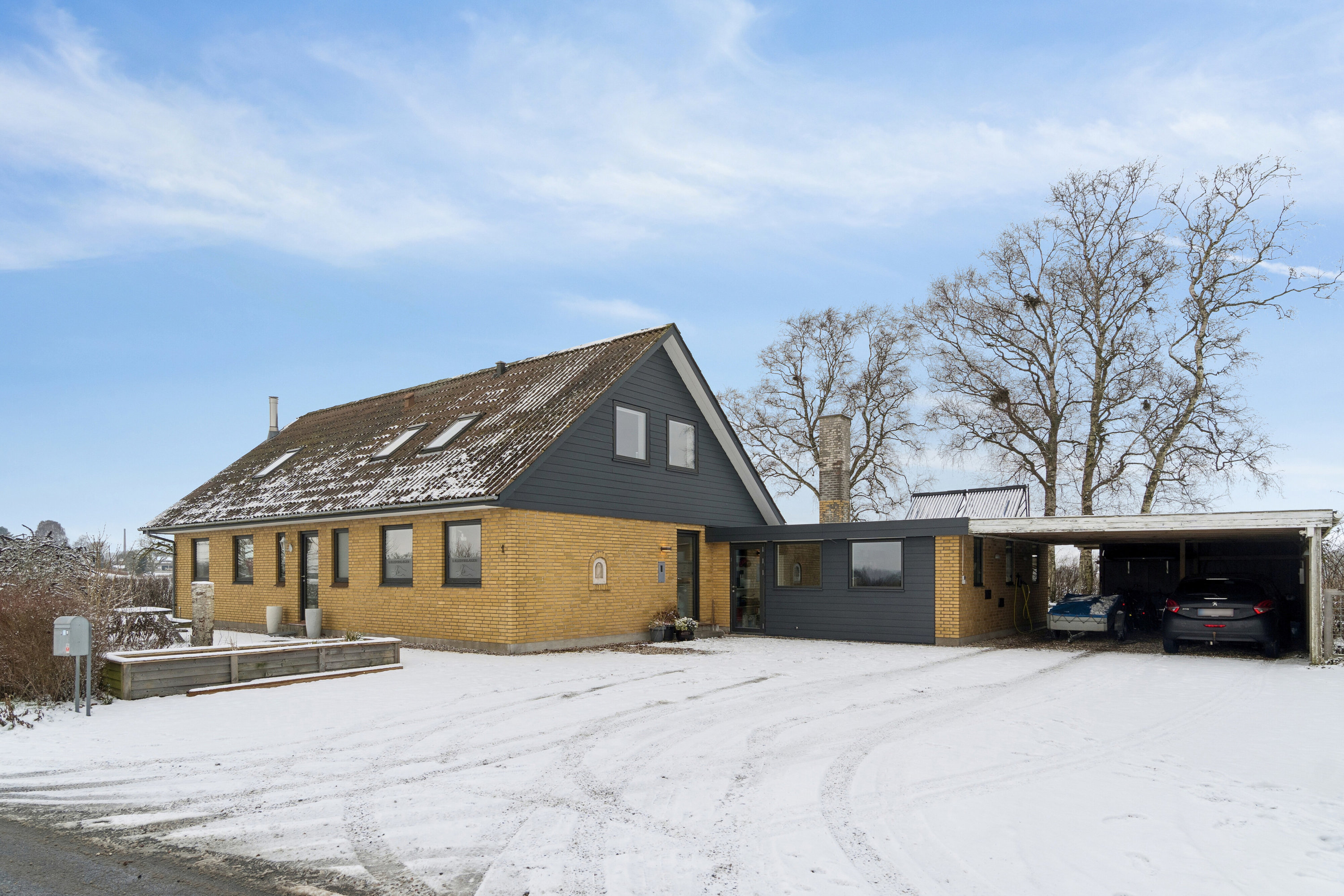 Miniaturebillede 1: set fra vejen. Billede af Kildeagervej 1, Skuderløse, 4690 Haslev