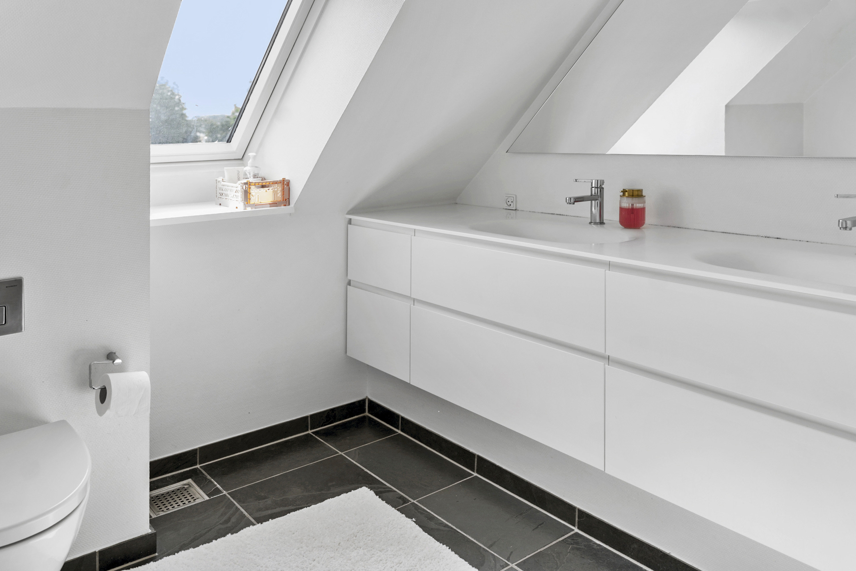 Fremhævet badeværelse billede i fuldskærmstilstand. Billede af Loddenhøjvej 110, Barsmark, 6200 Aabenraa