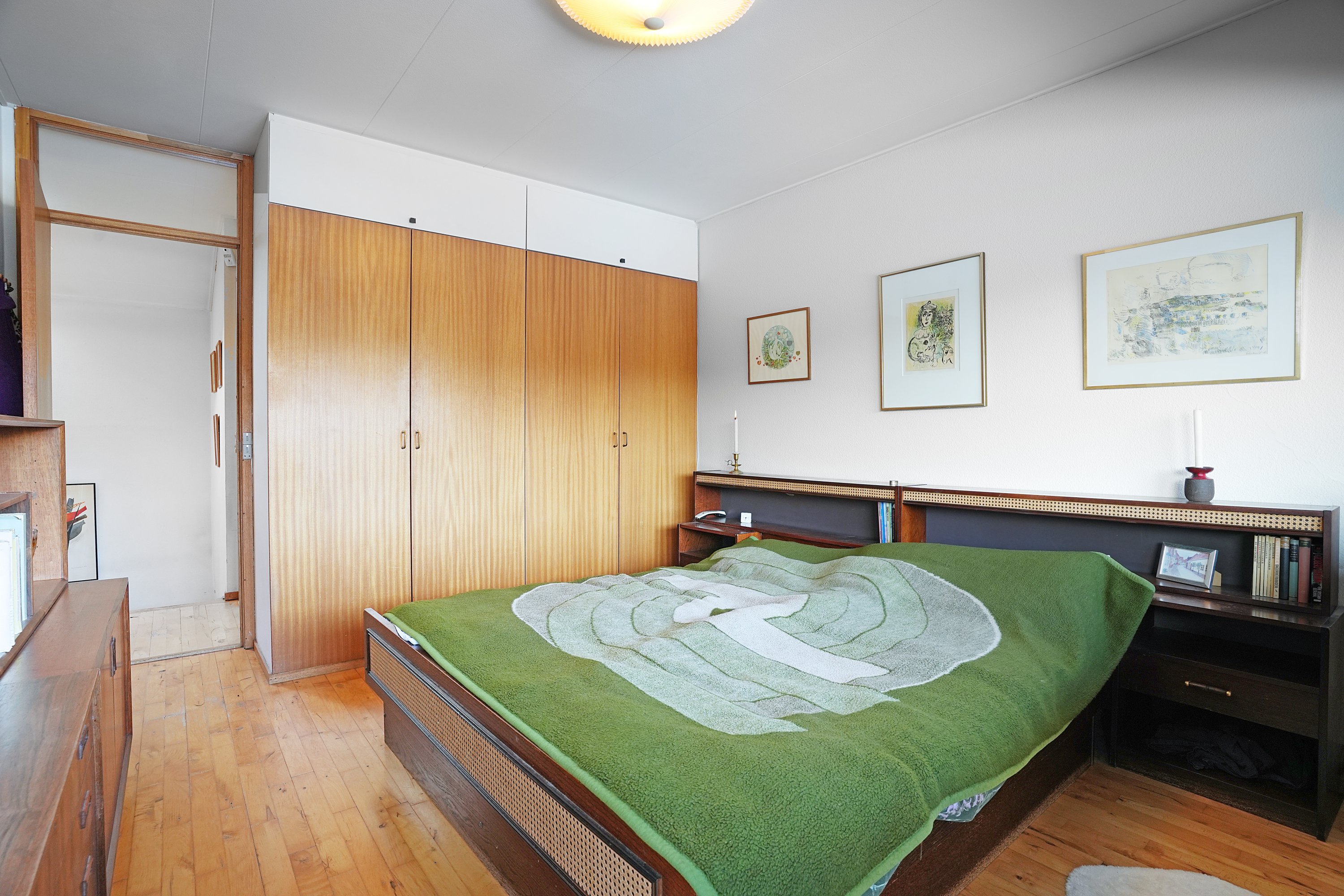 Fremhævet værelse billede i fuldskærmstilstand. Billede af Højeloft Vænge 236, 3500 Værløse