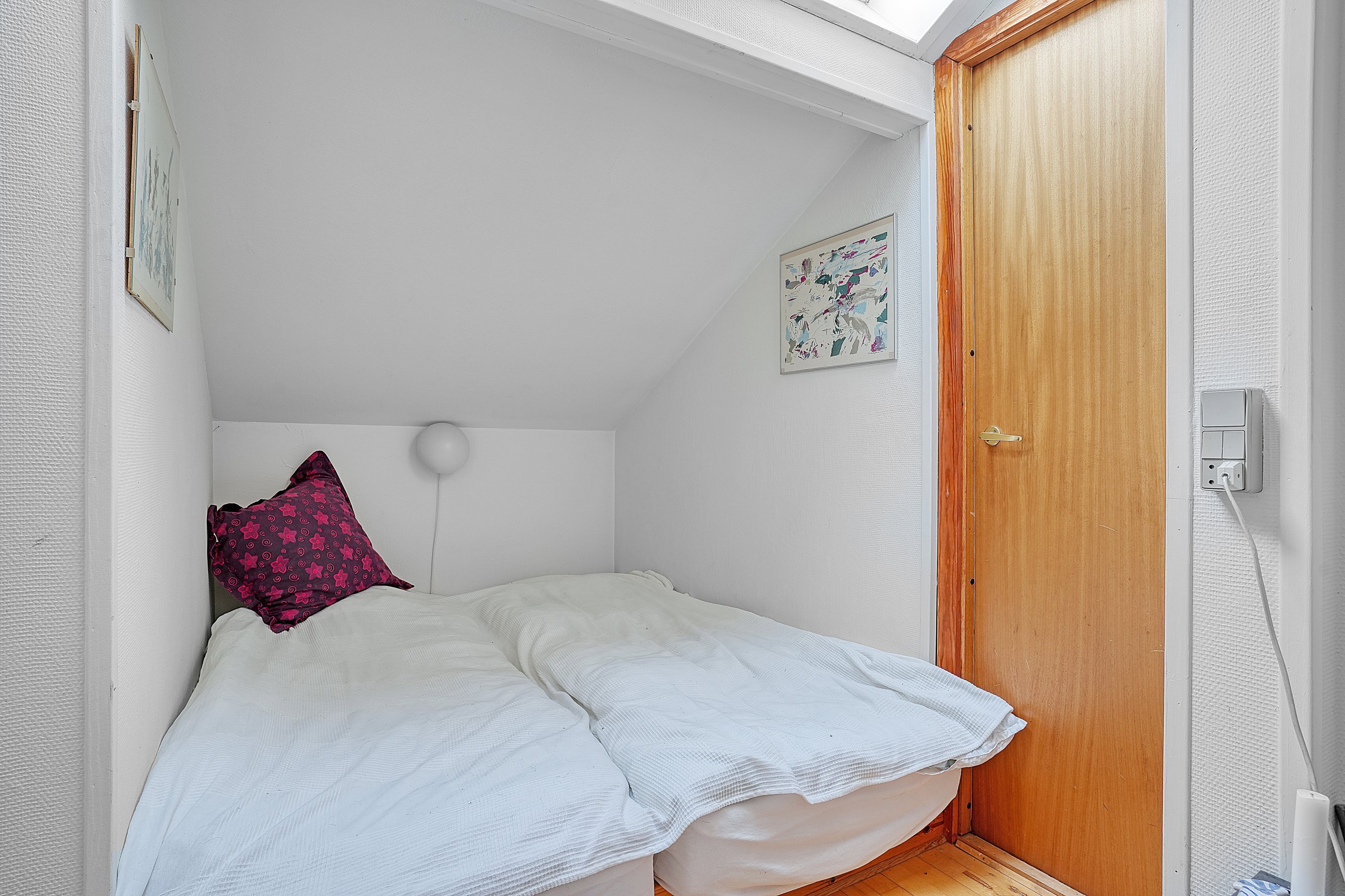 Fremhævet værelse billede i fuldskærmstilstand. Billede af Højeloft Vænge 236, 3500 Værløse