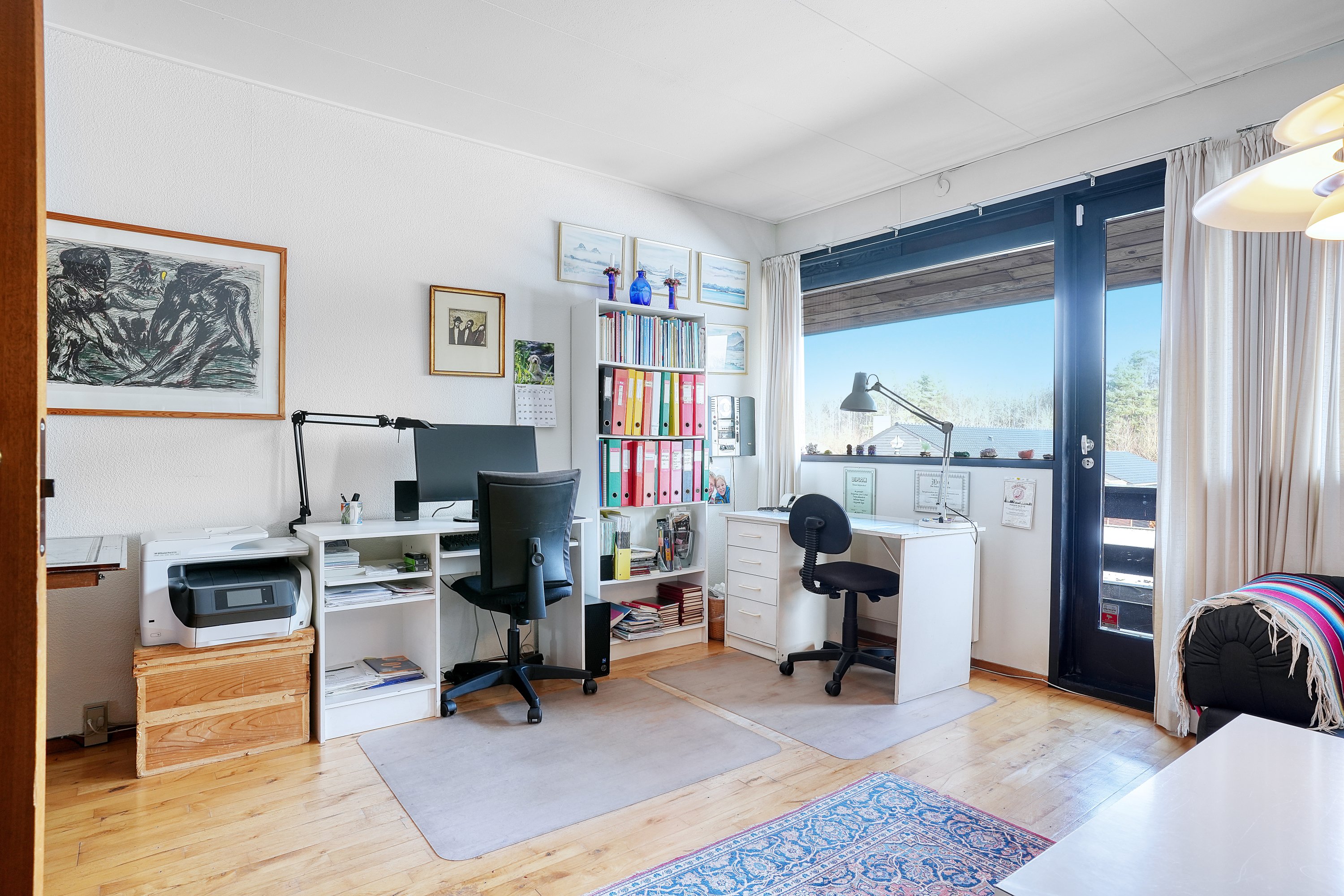 Fremhævet stue billede i fuldskærmstilstand. Billede af Højeloft Vænge 236, 3500 Værløse