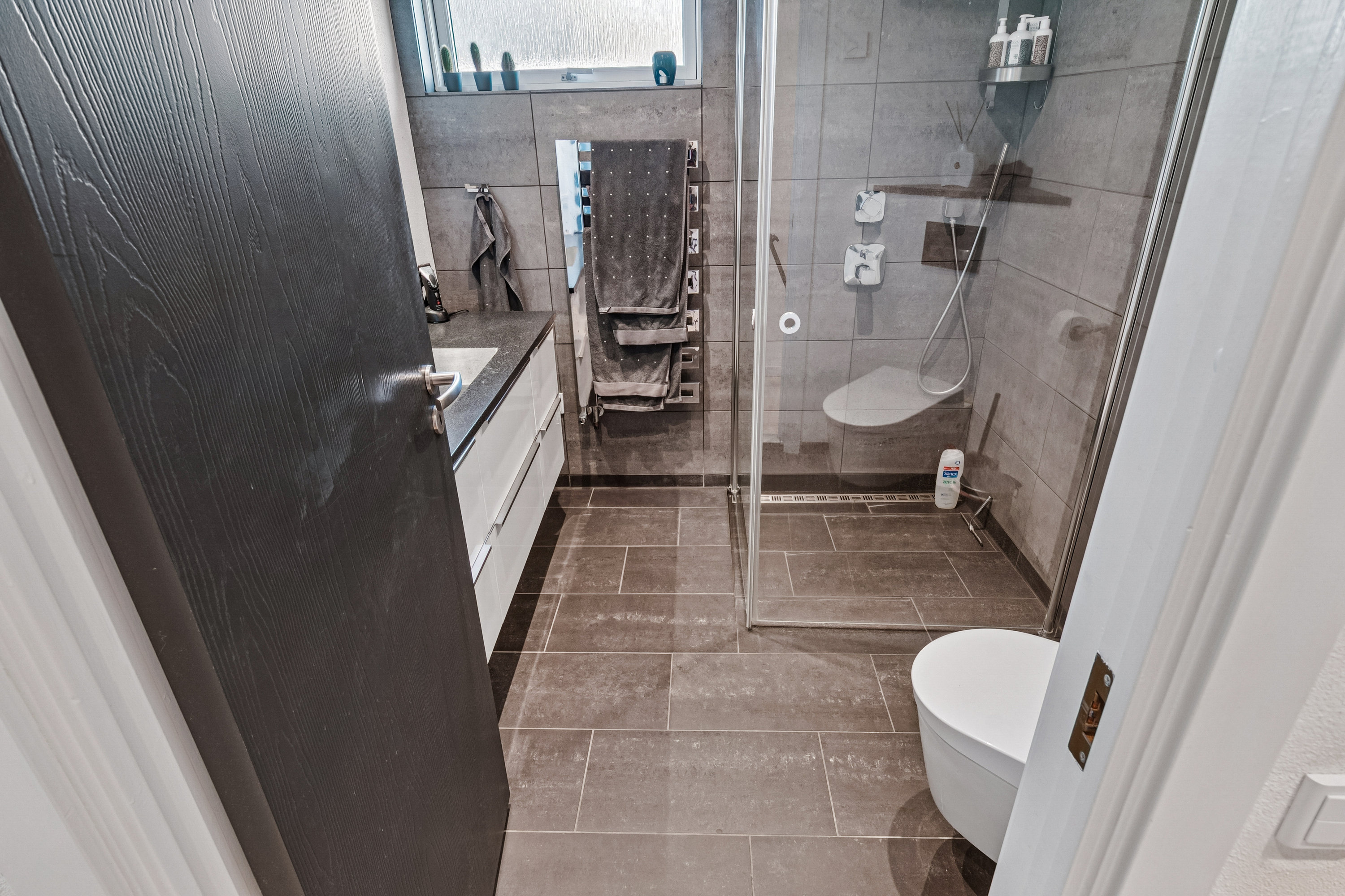 Fremhævet badeværelse billede i fuldskærmstilstand. Billede af Poppelvej 12, 2791 Dragør