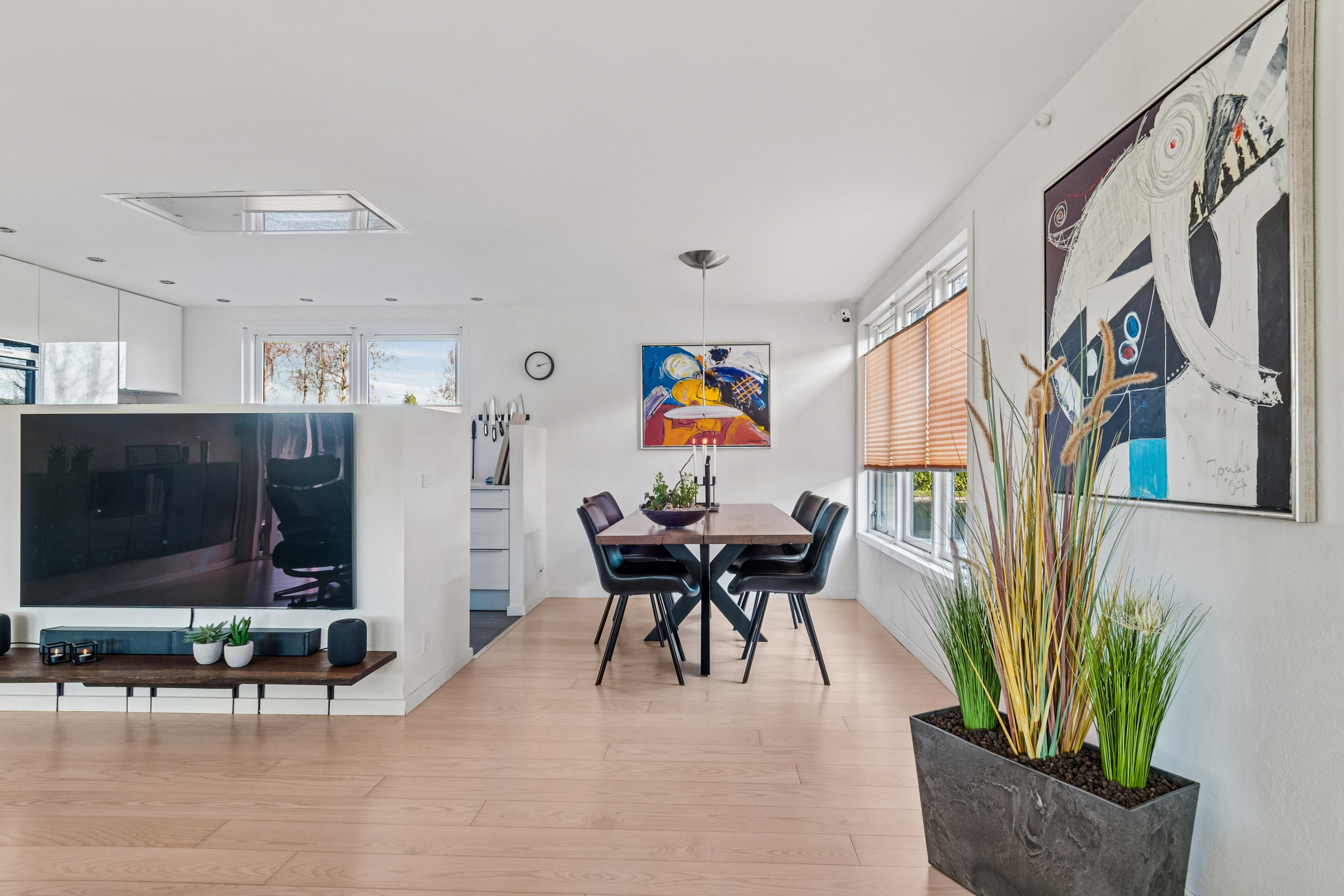 Fremhævet stue billede i fuldskærmstilstand. Billede af Poppelvej 12, 2791 Dragør