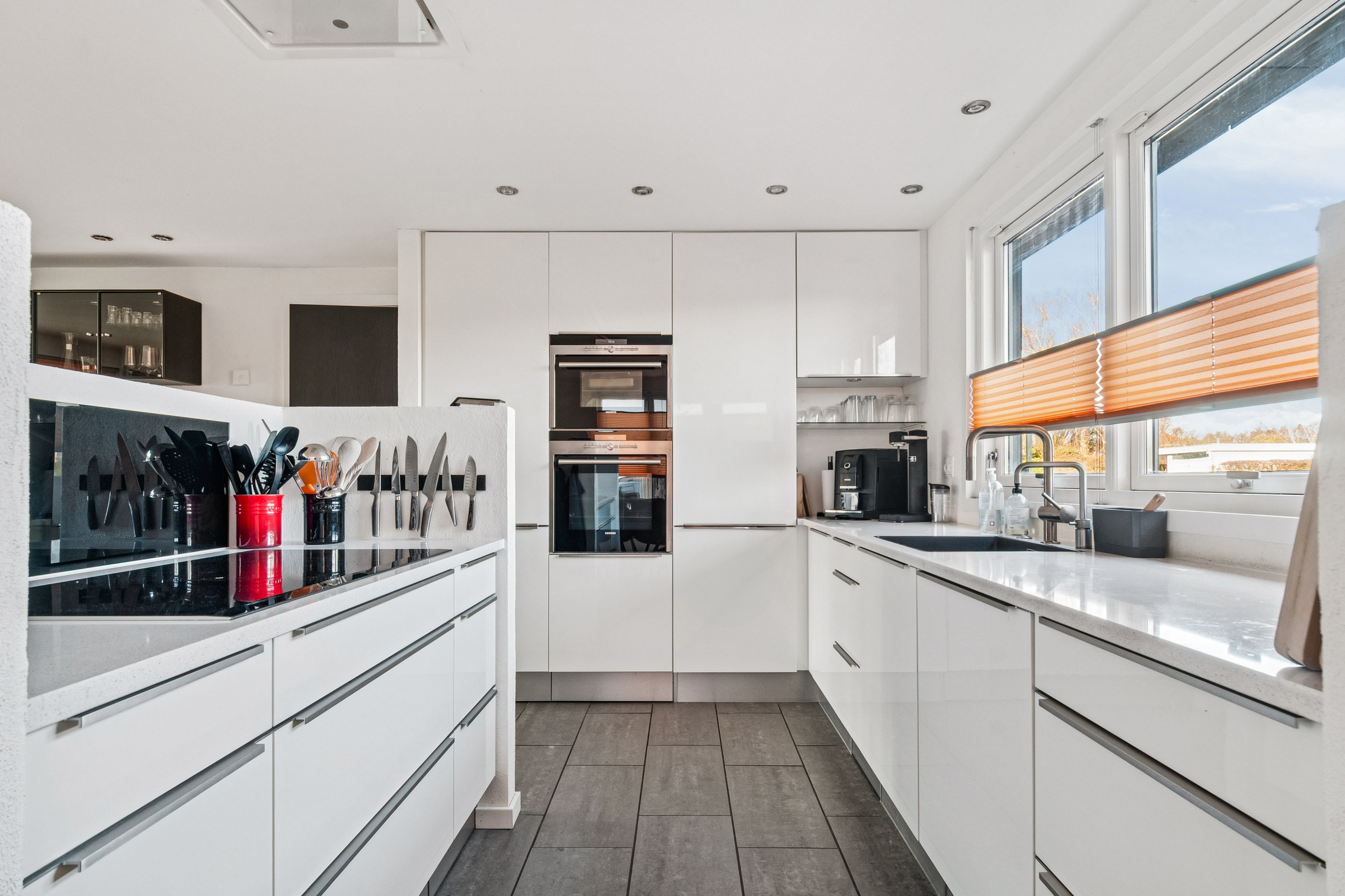 Miniaturebillede 2: køkken. Billede af Poppelvej 12, 2791 Dragør