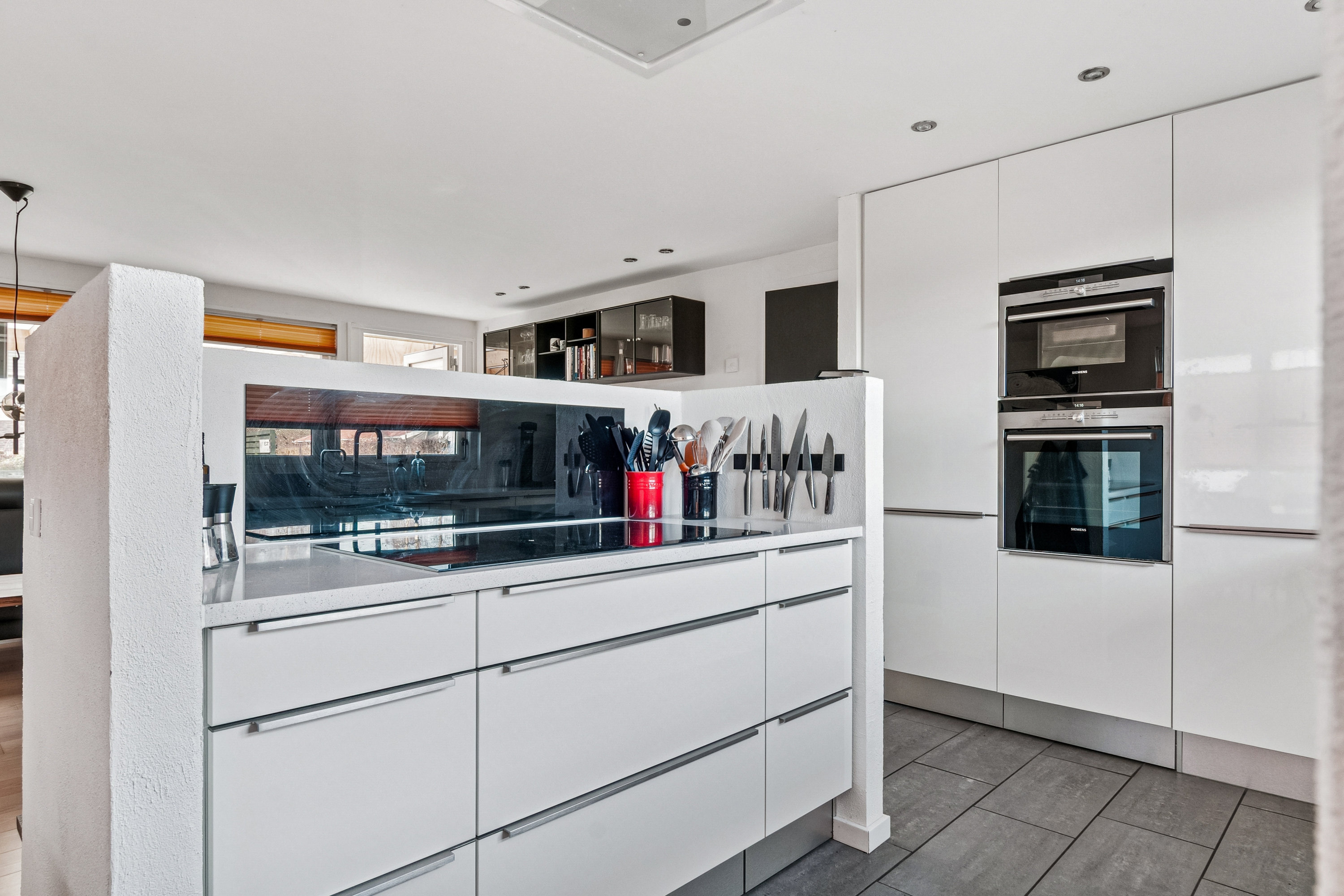 Fremhævet køkken billede i fuldskærmstilstand. Billede af Poppelvej 12, 2791 Dragør