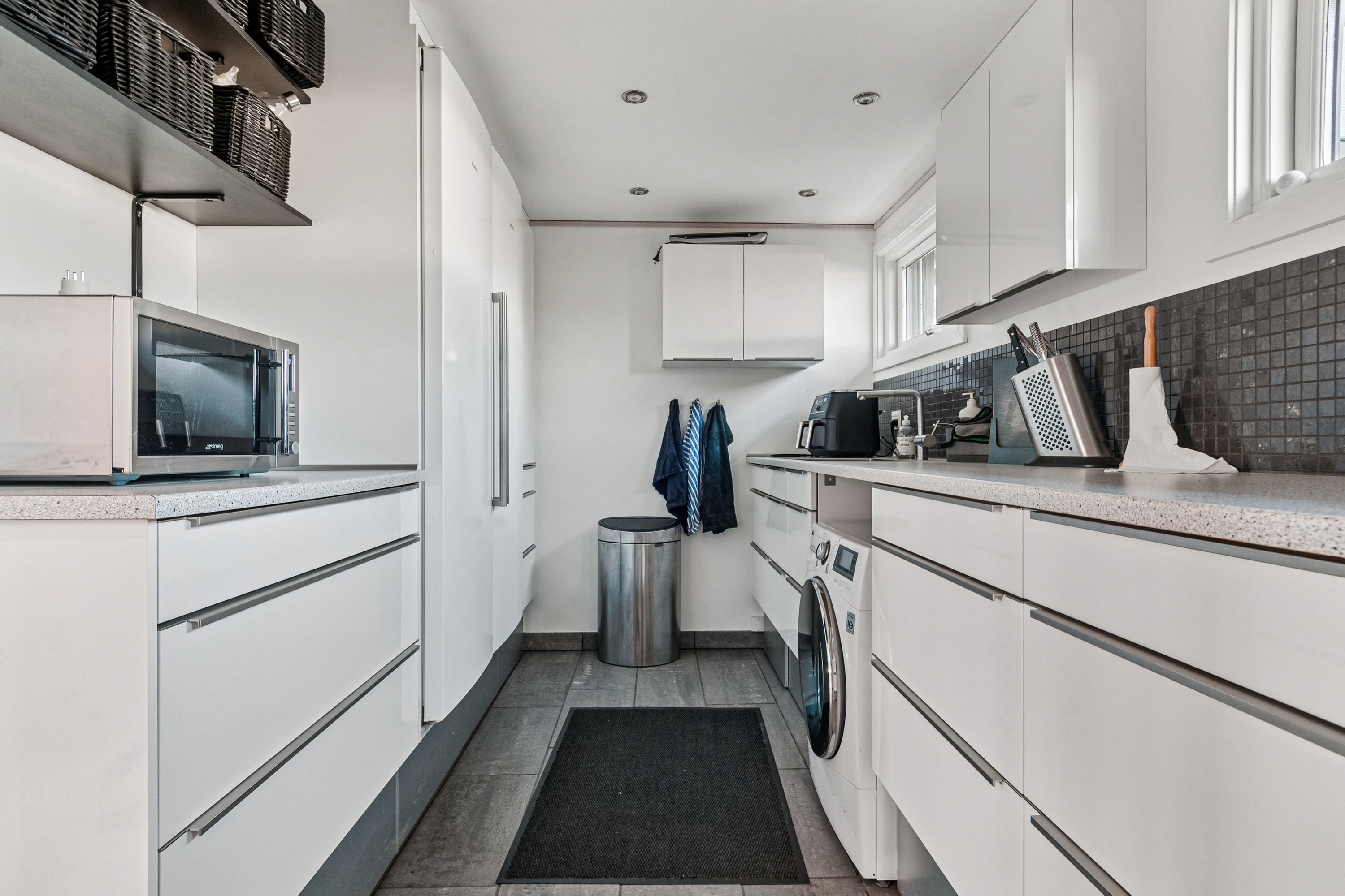 Fremhævet køkken billede i fuldskærmstilstand. Billede af Poppelvej 12, 2791 Dragør