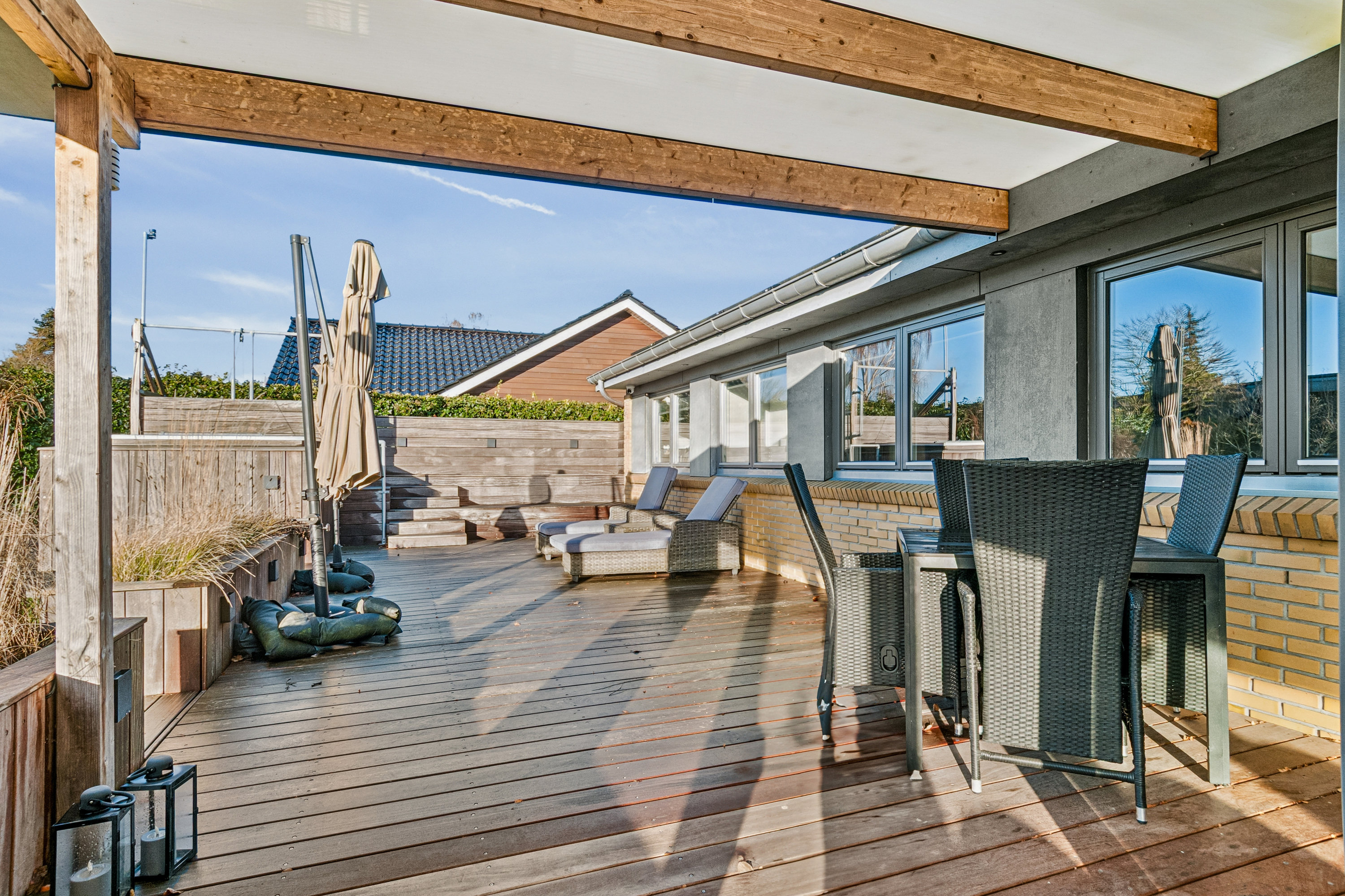 Fremhævet terrasse billede i fuldskærmstilstand. Billede af Poppelvej 12, 2791 Dragør