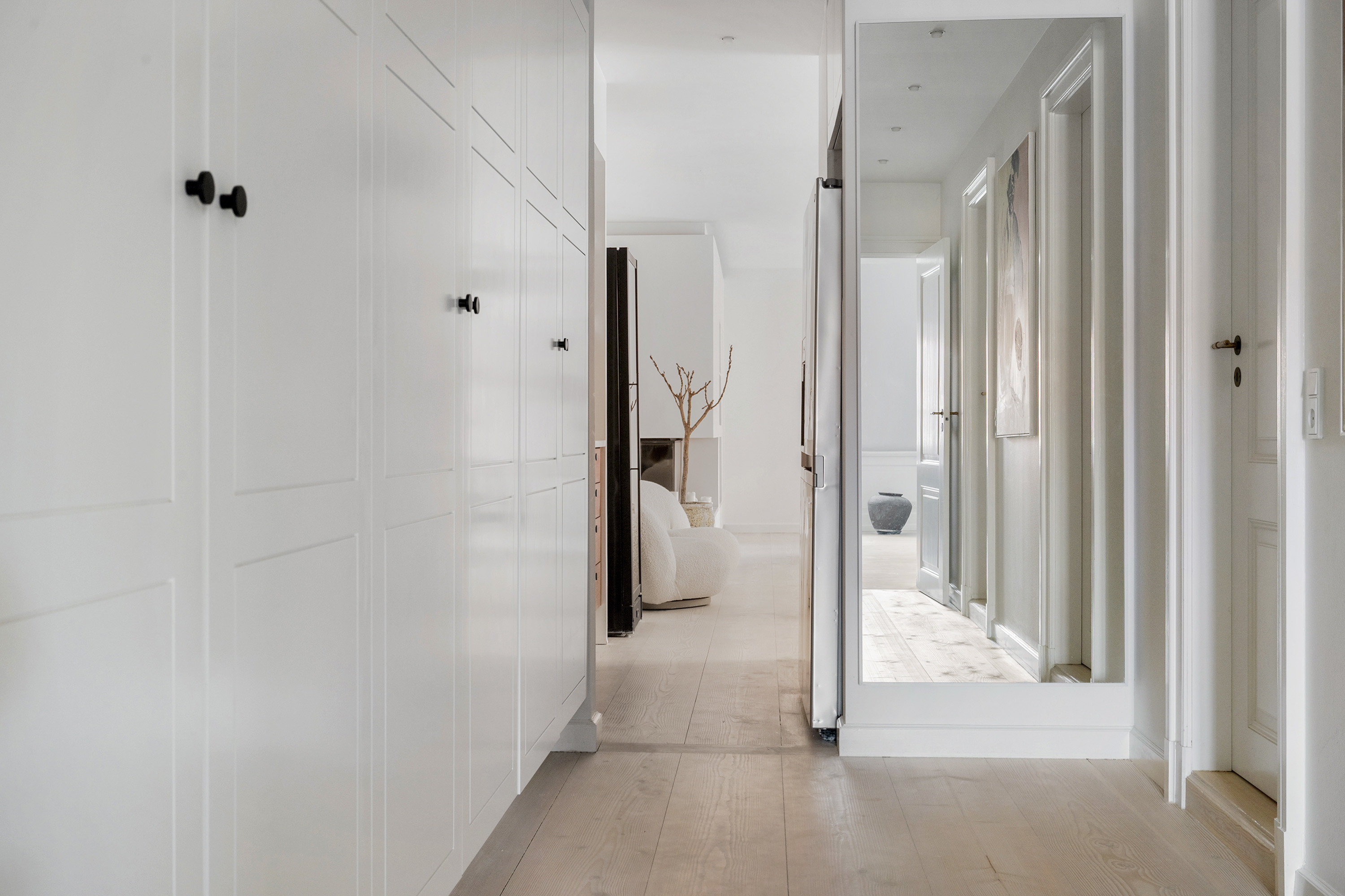 Fremhævet entré billede i fuldskærmstilstand. Billede af Nyhavn 12, 3., 1051 København K