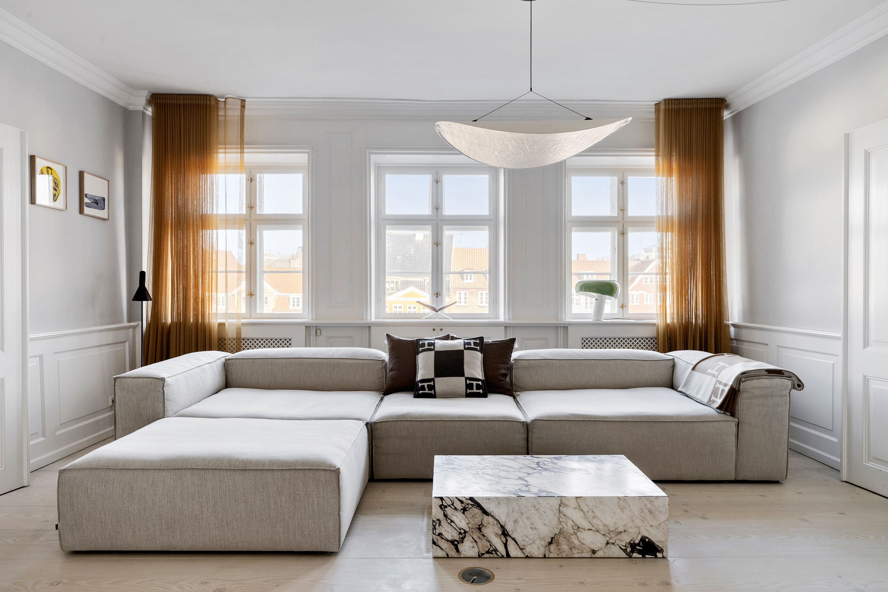 Fremhævet stue billede i fuldskærmstilstand. Billede af Nyhavn 12, 3., 1051 København K