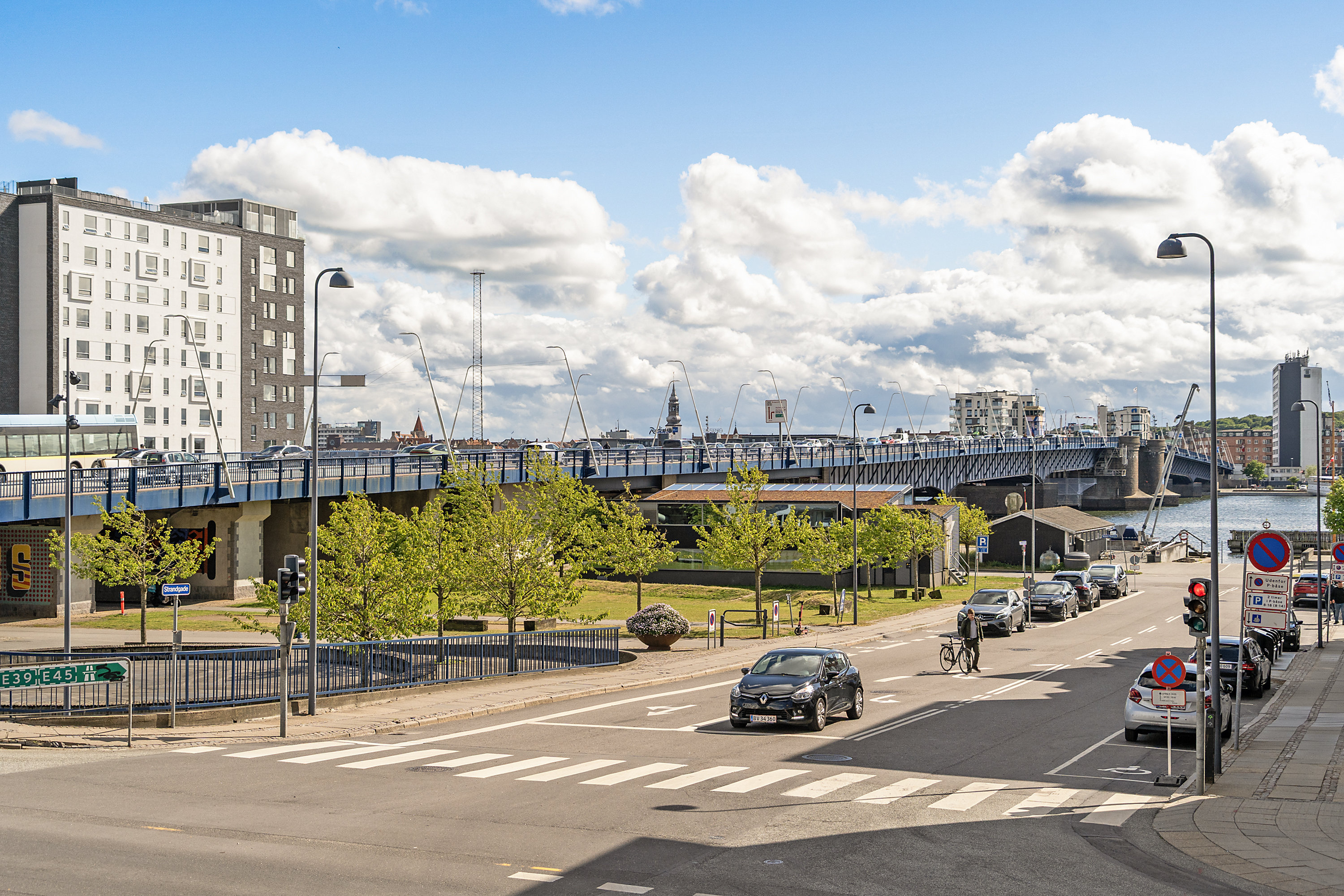 Fremhævet limfjordsbroen billede i fuldskærmstilstand. Billede af Vesterbrogade 2A, 2. th., 9400 Nørresundby