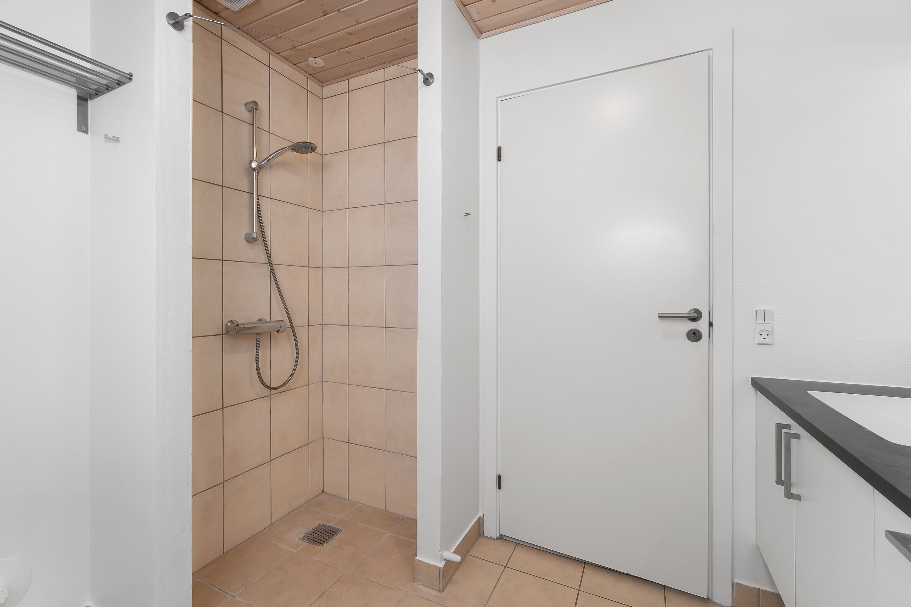 Fremhævet badeværelse billede i fuldskærmstilstand. Billede af Nymarks Allé 210, 8320 Mårslet