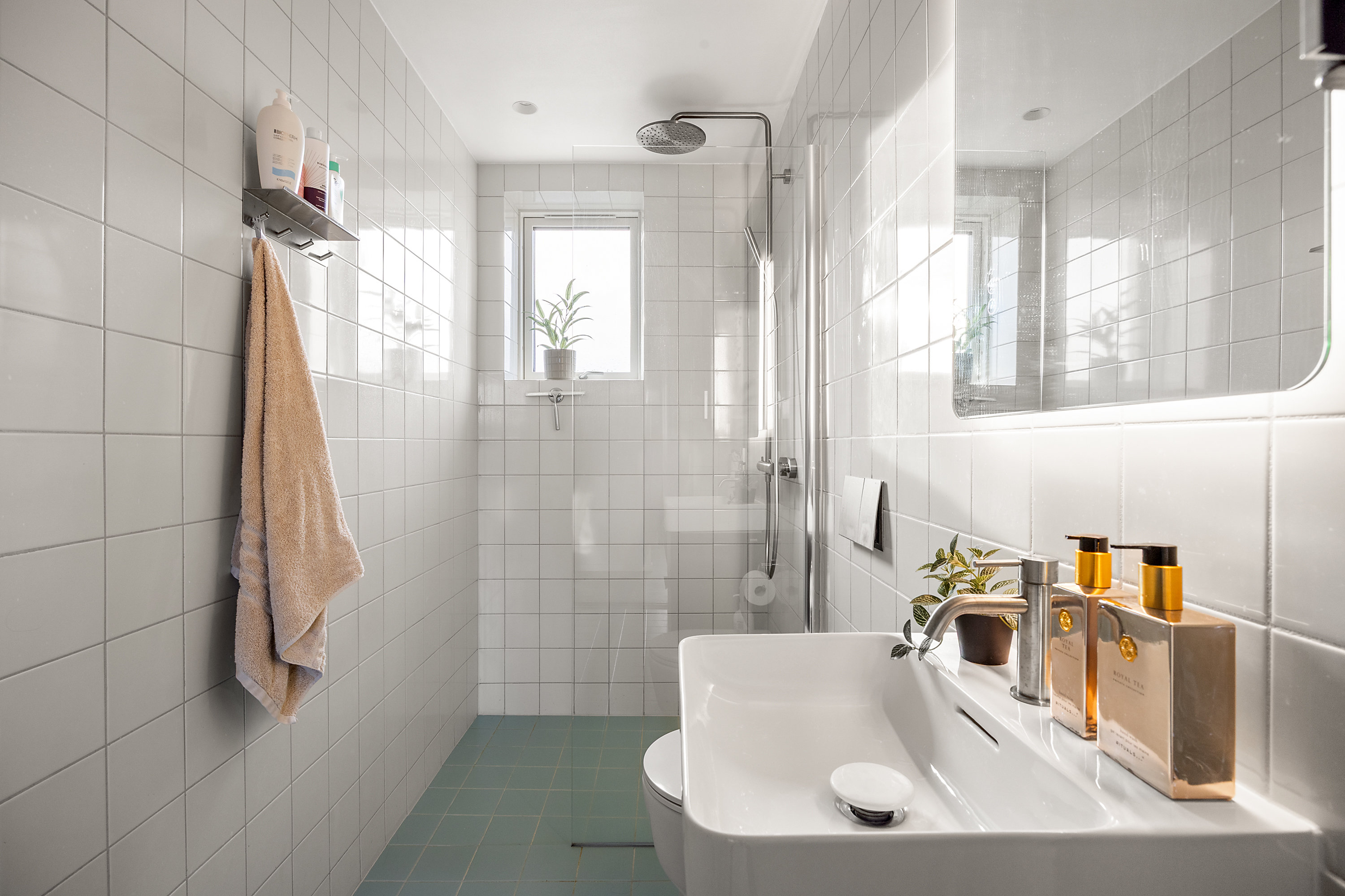 Fremhævet badeværelse billede i fuldskærmstilstand. Billede af Emdrupvej 155, 2. tv., 2400 København NV