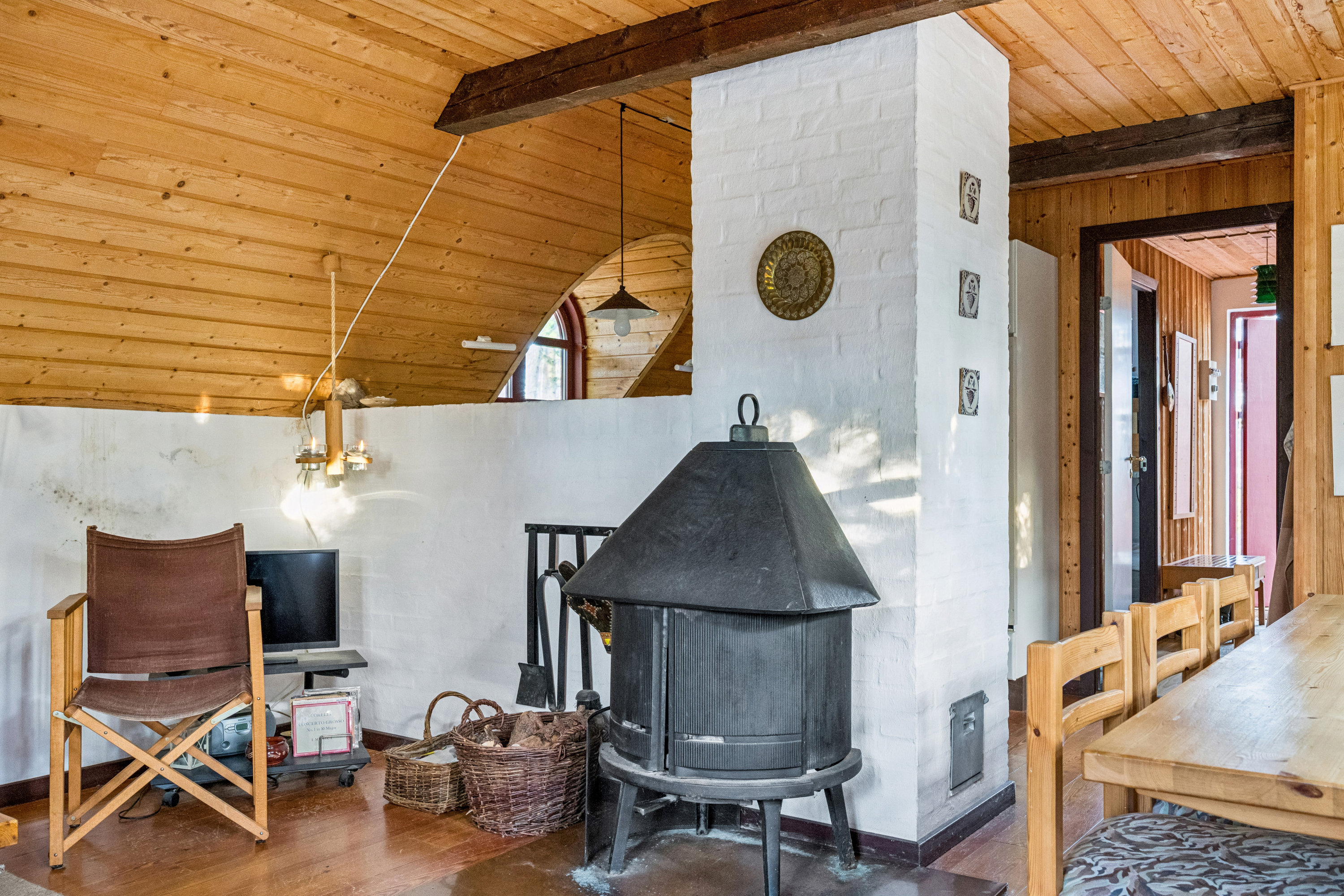 Fremhævet stue billede i fuldskærmstilstand. Billede af Silkehalevej 3, Skelhøje Plantage, 8400 Ebeltoft