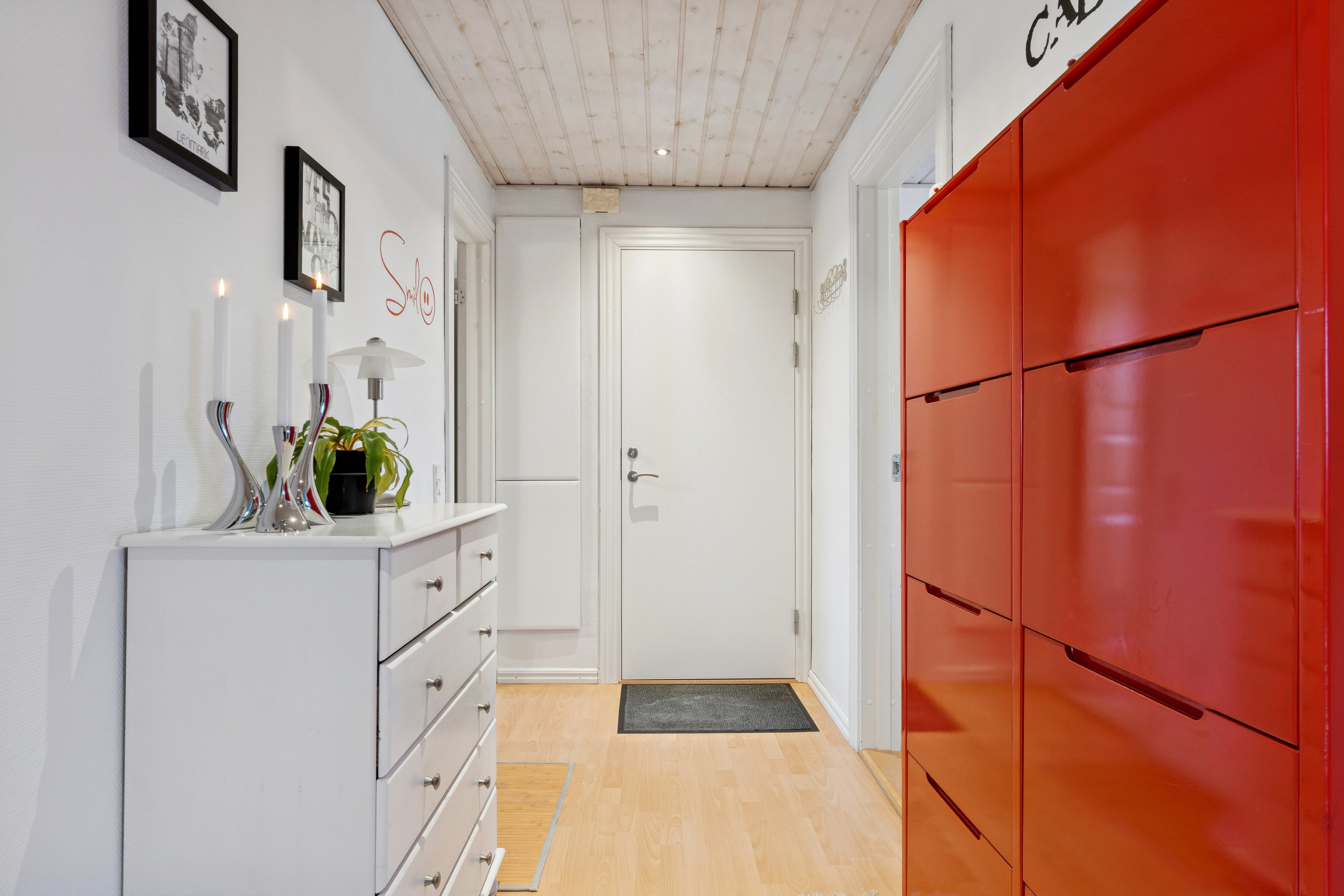 Fremhævet gang billede i fuldskærmstilstand. Billede af Prinsensgade 2, 3. tv., 9800 Hjørring