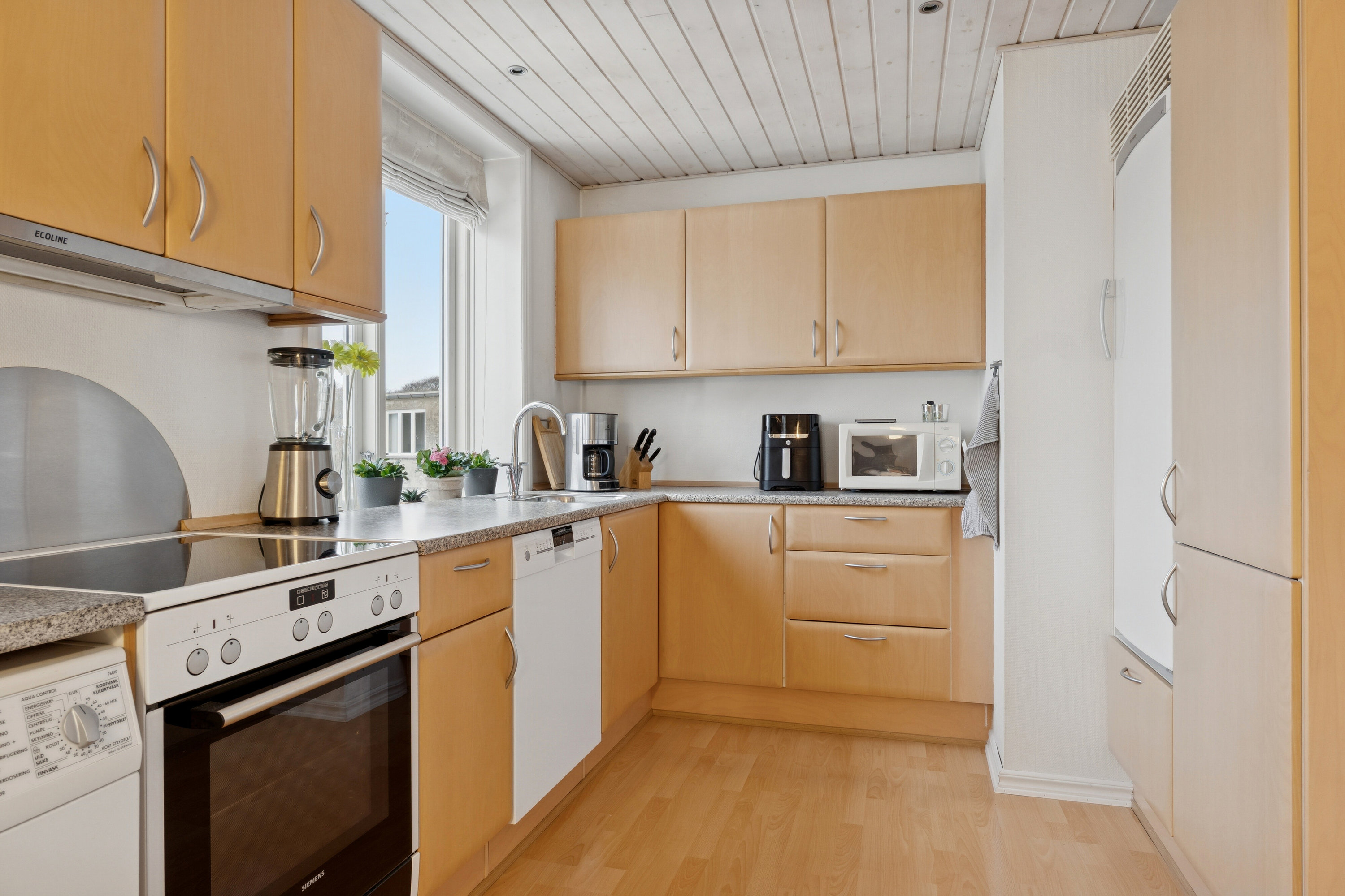 Fremhævet køkken billede i fuldskærmstilstand. Billede af Prinsensgade 2, 3. tv., 9800 Hjørring