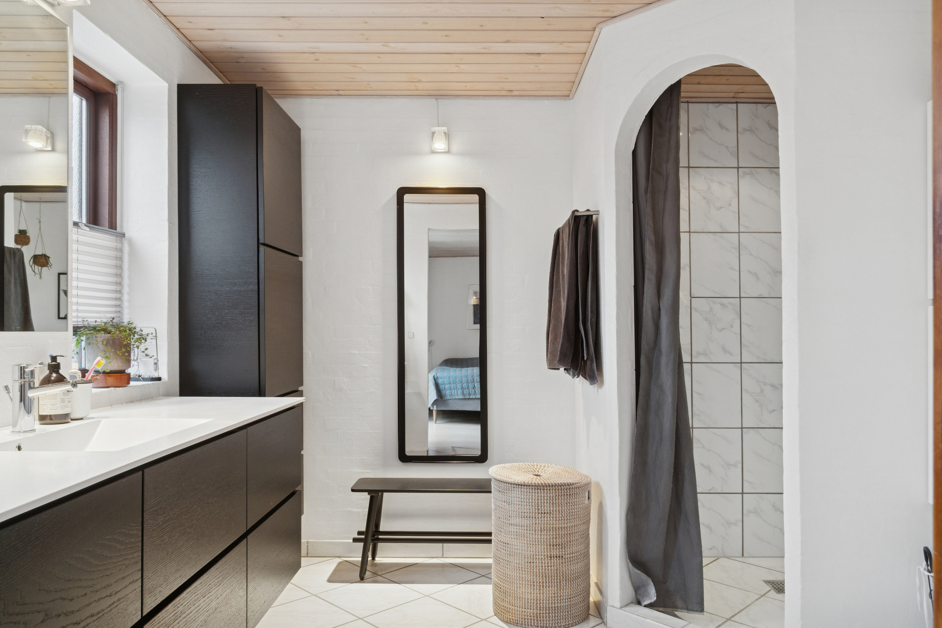 Fremhævet badeværelse billede i fuldskærmstilstand. Billede af Østerbyvej 13, 8310 Tranbjerg J