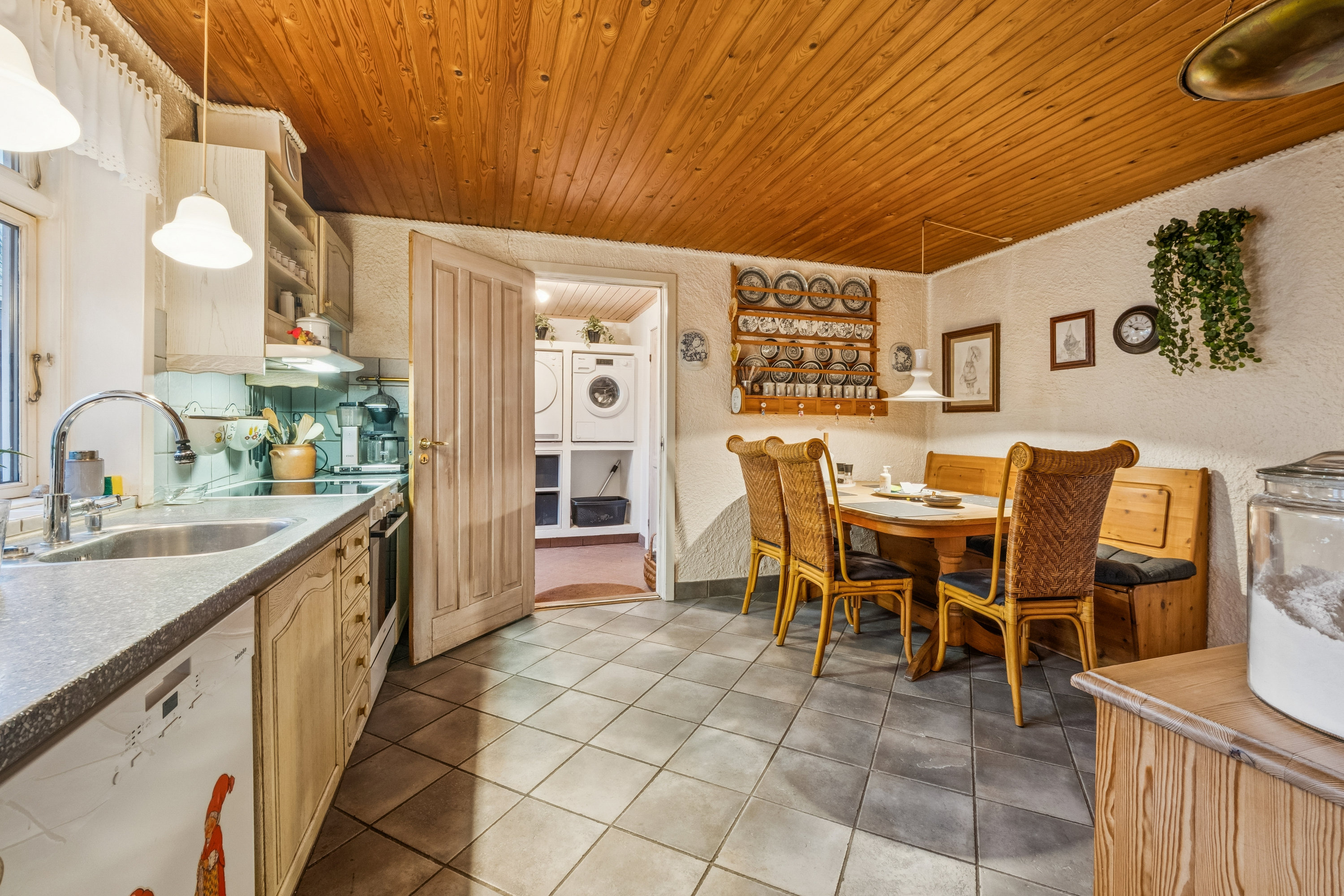 Fremhævet køkken billede i fuldskærmstilstand. Billede af Filtenborggade 25, 7900 Nykøbing M