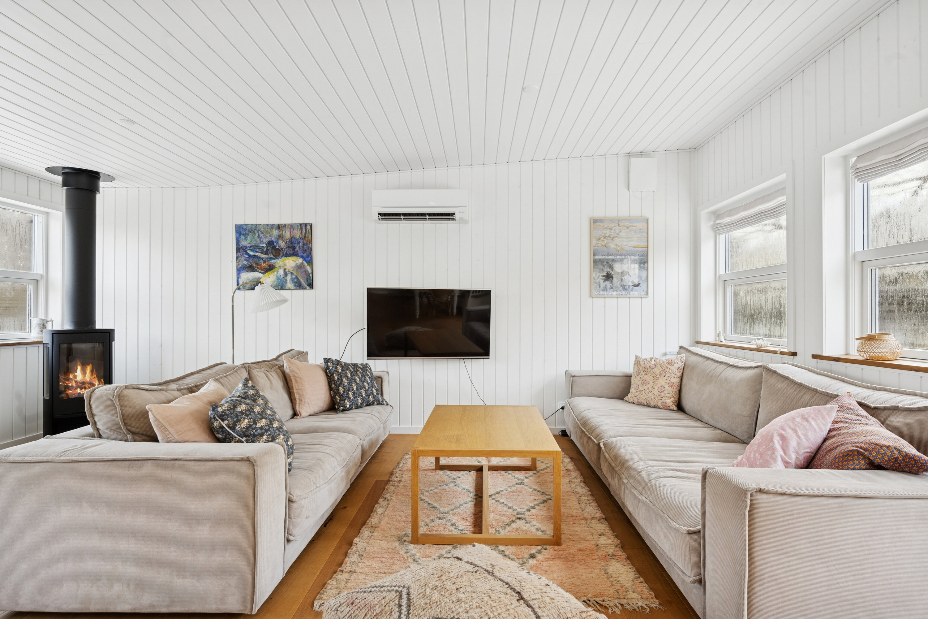 Fremhævet stue billede i fuldskærmstilstand. Billede af Drosselvej 20, Villingerød, 3120 Dronningmølle