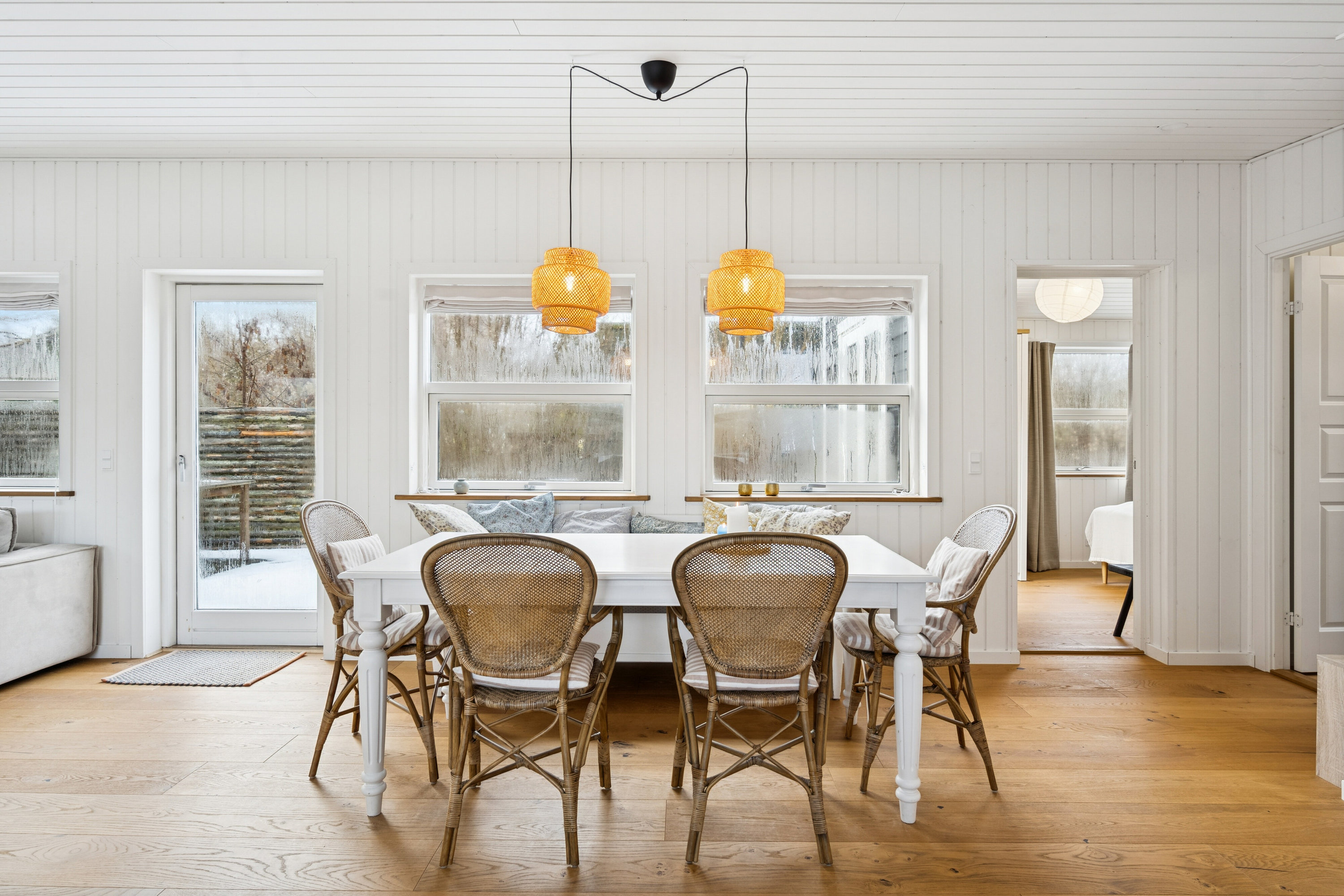 Fremhævet spisestue billede i fuldskærmstilstand. Billede af Drosselvej 20, Villingerød, 3120 Dronningmølle