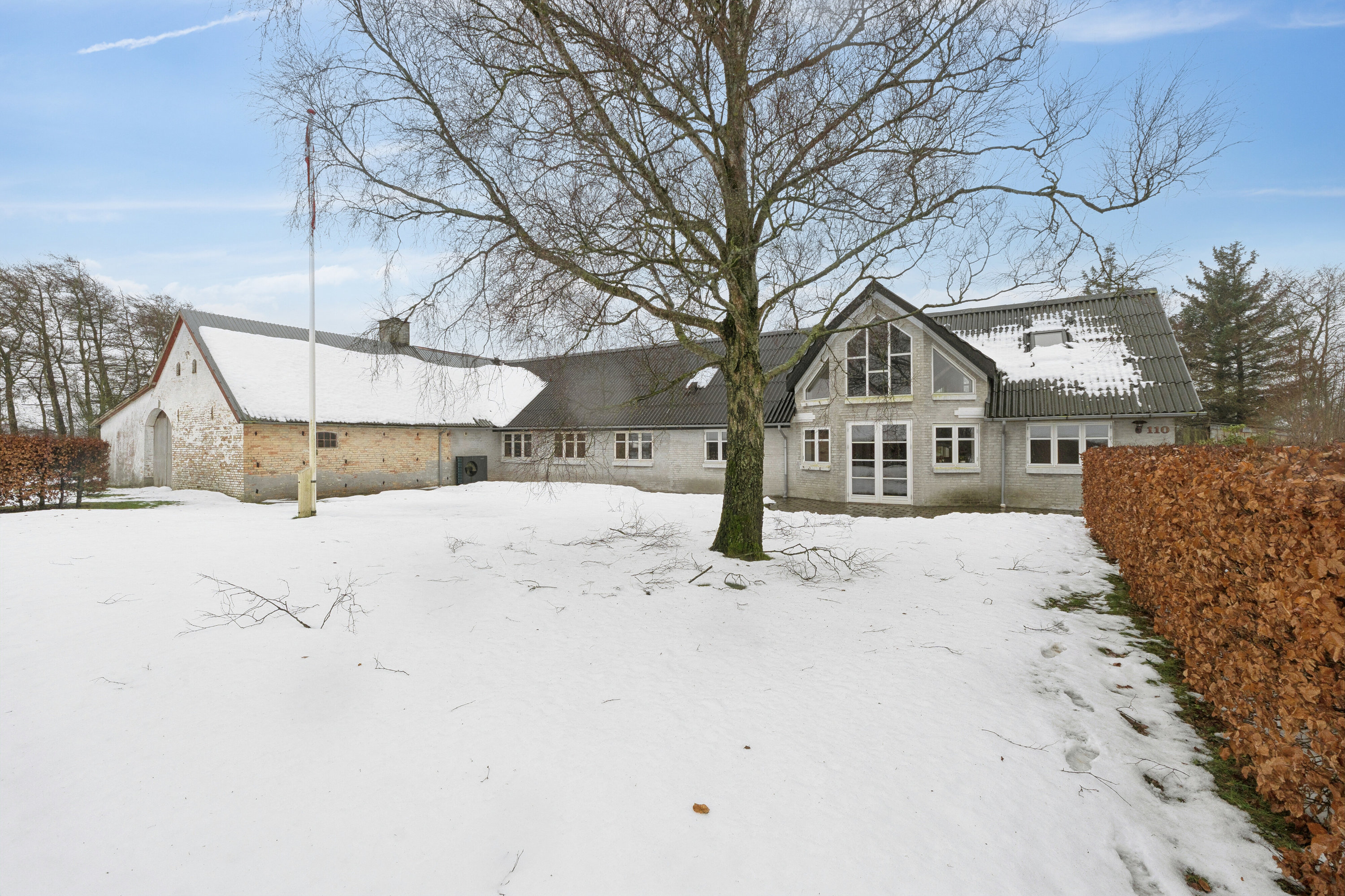 Landejendom: Set fra haven på Rønnovsholmvej 110, 9800 Hjørring