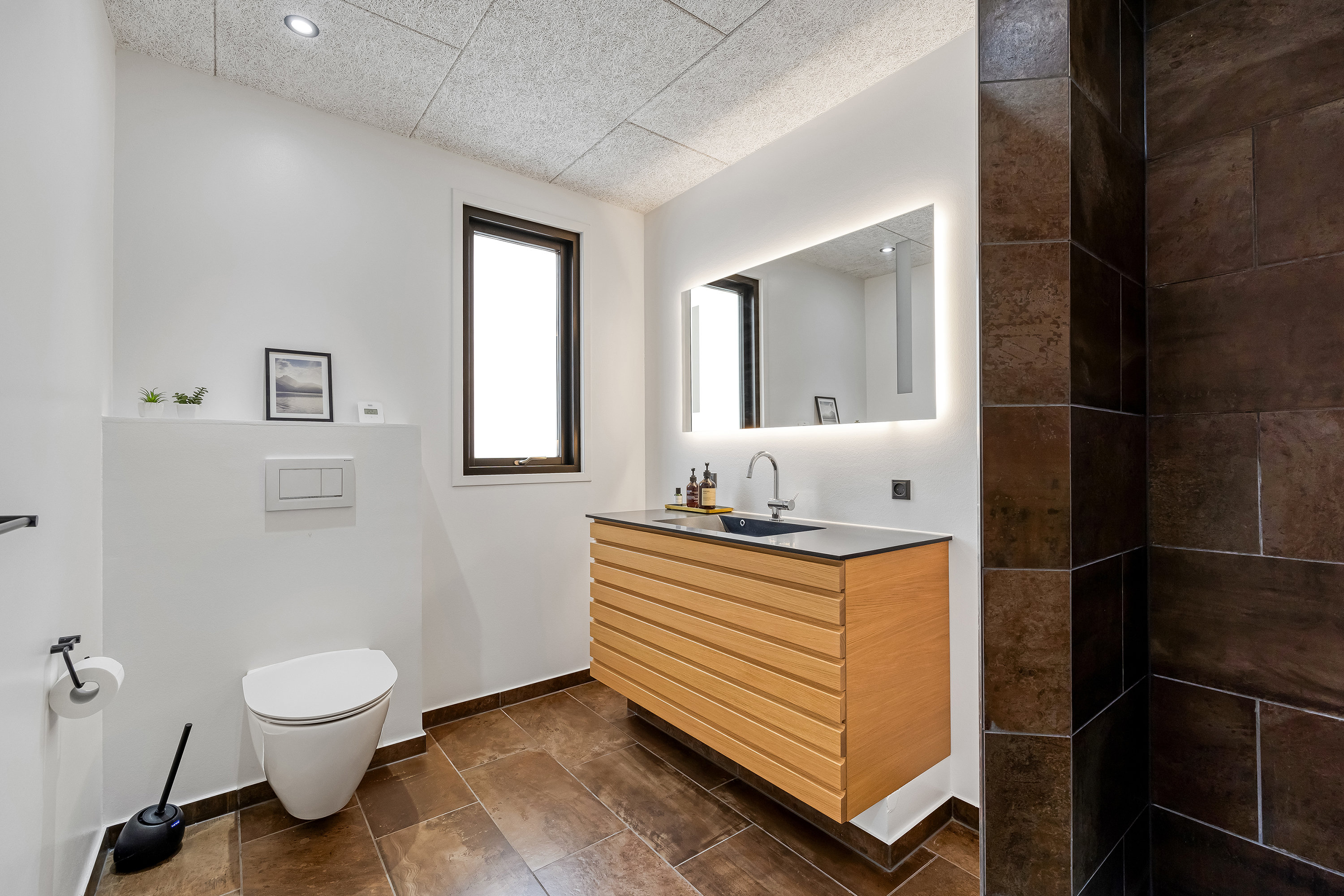 Fremhævet badeværelse billede i fuldskærmstilstand. Billede af Kajakvej 40, 4040 Jyllinge