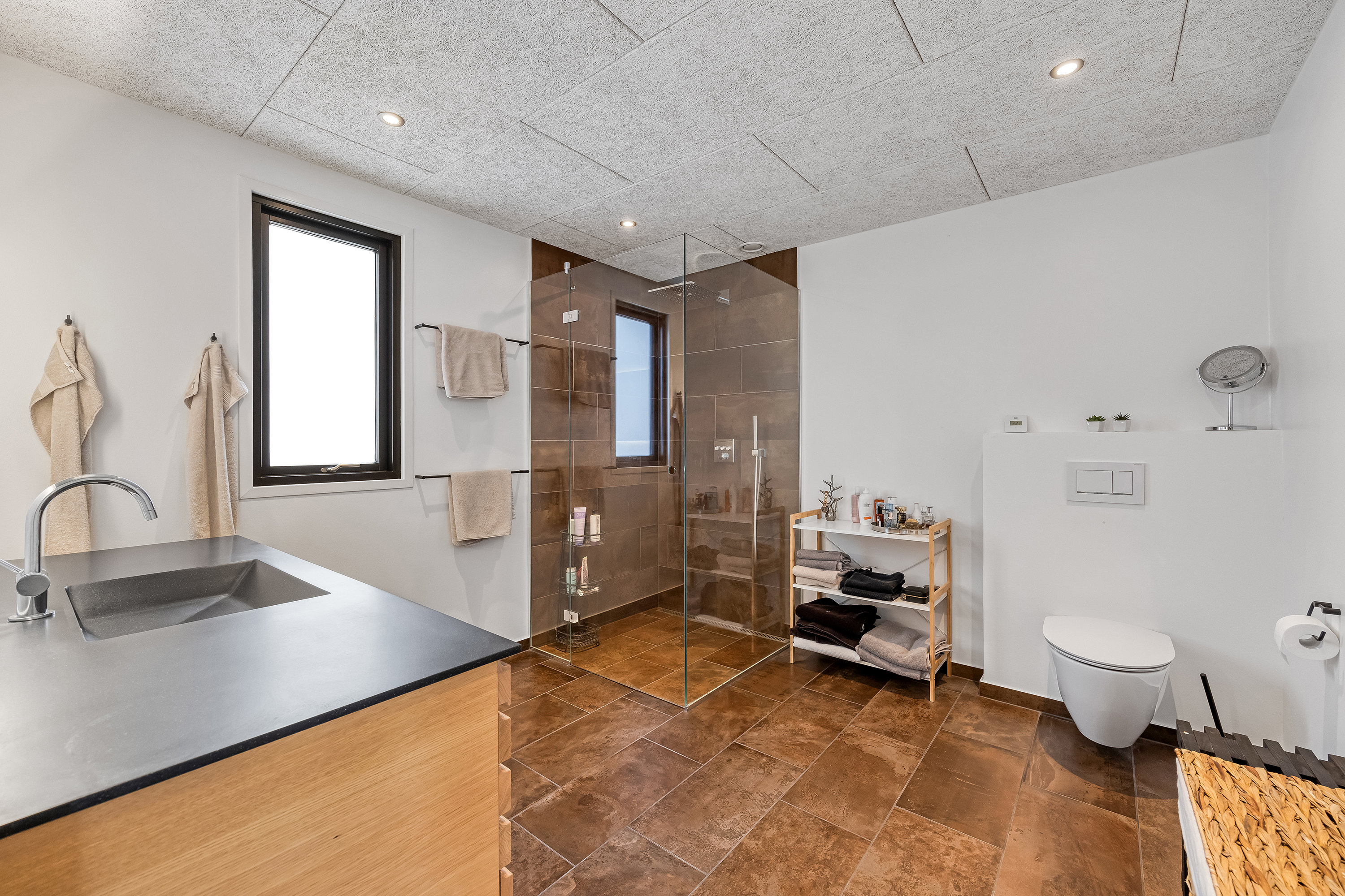 Fremhævet badeværelse billede i fuldskærmstilstand. Billede af Kajakvej 40, 4040 Jyllinge