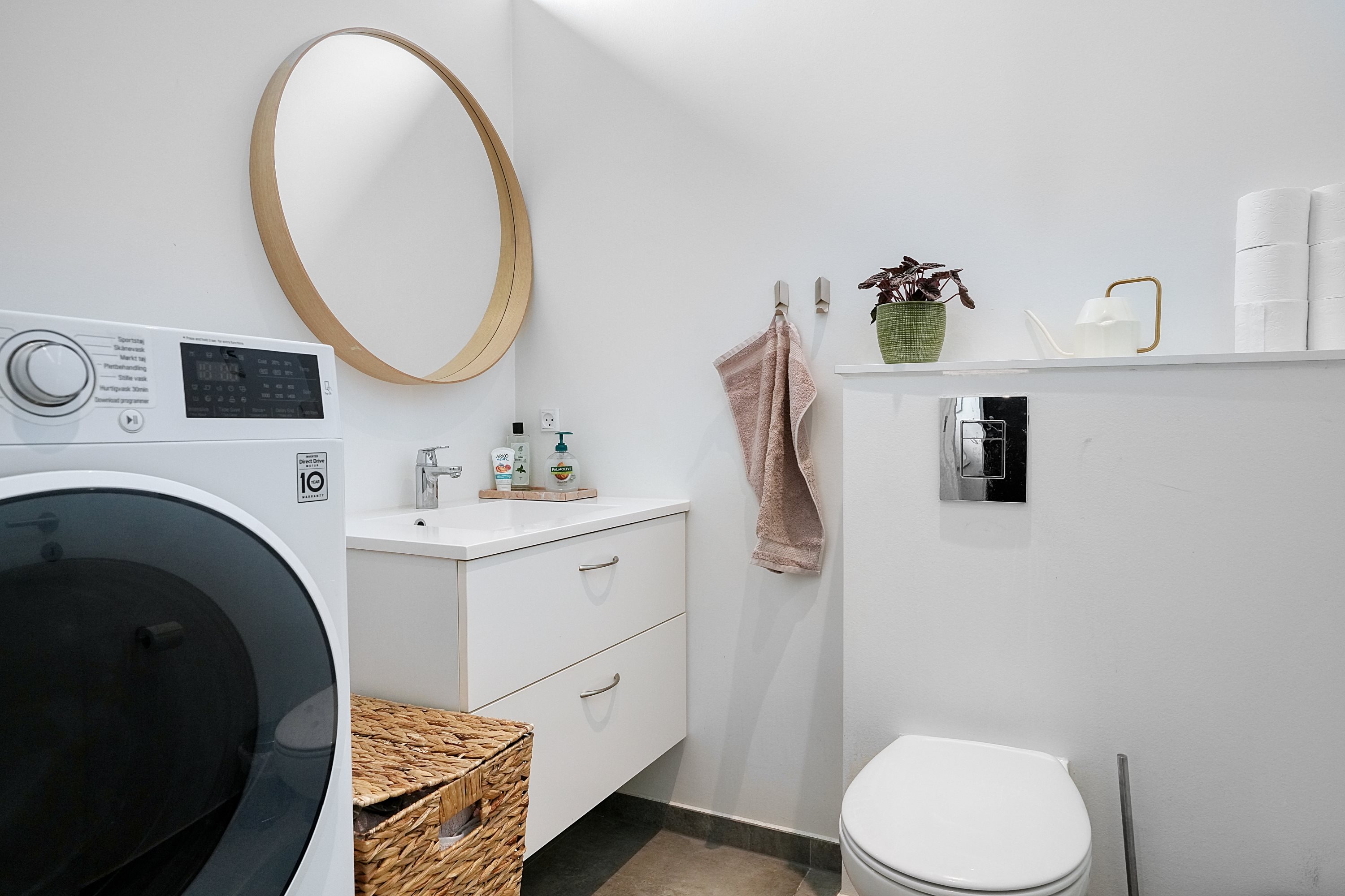 Fremhævet wc billede i fuldskærmstilstand. Billede af Syrenhaven 60, Havdrup, 4622 Havdrup