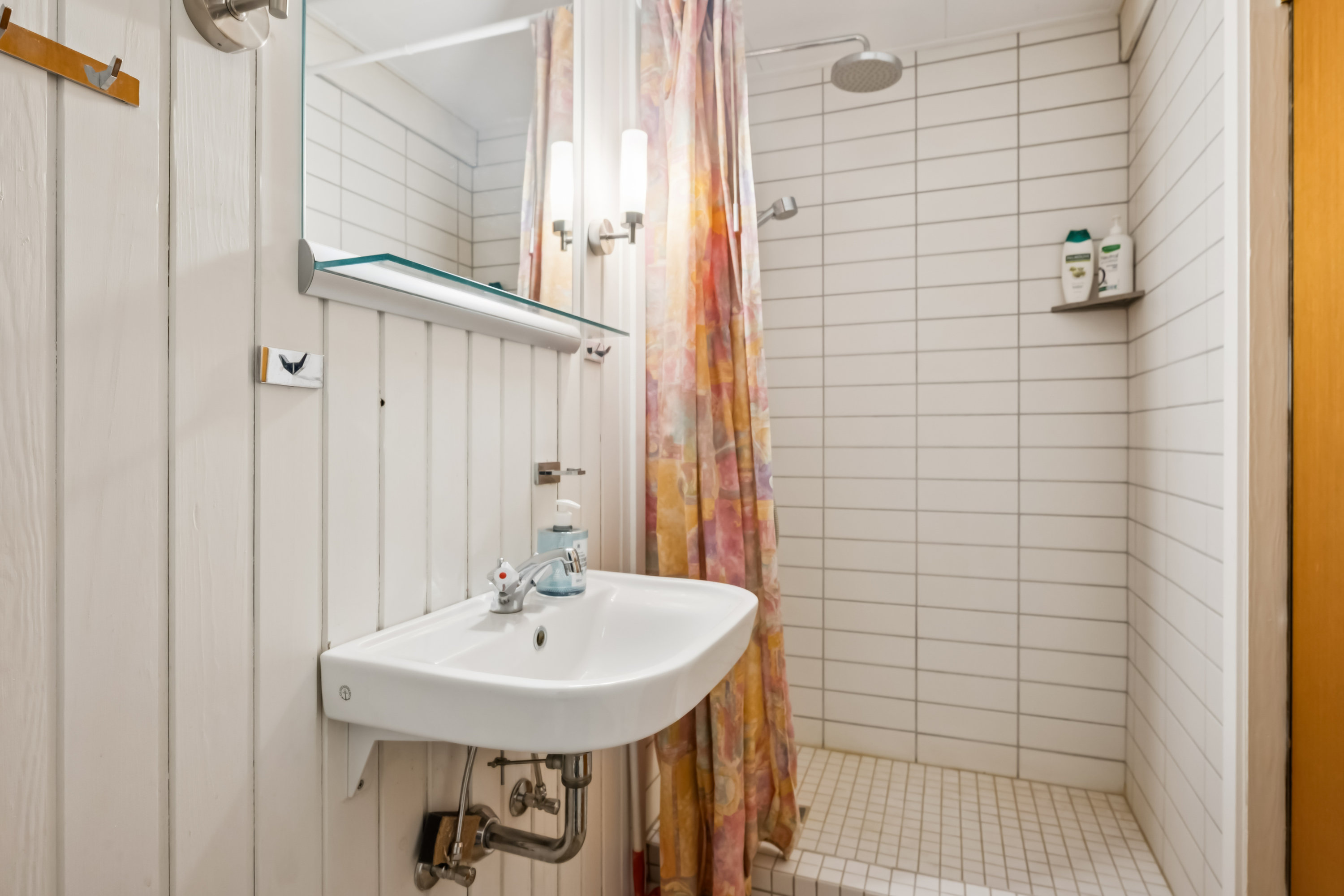 Fremhævet badeværelse billede i fuldskærmstilstand. Billede af Toftefaldet 1, 8240 Risskov