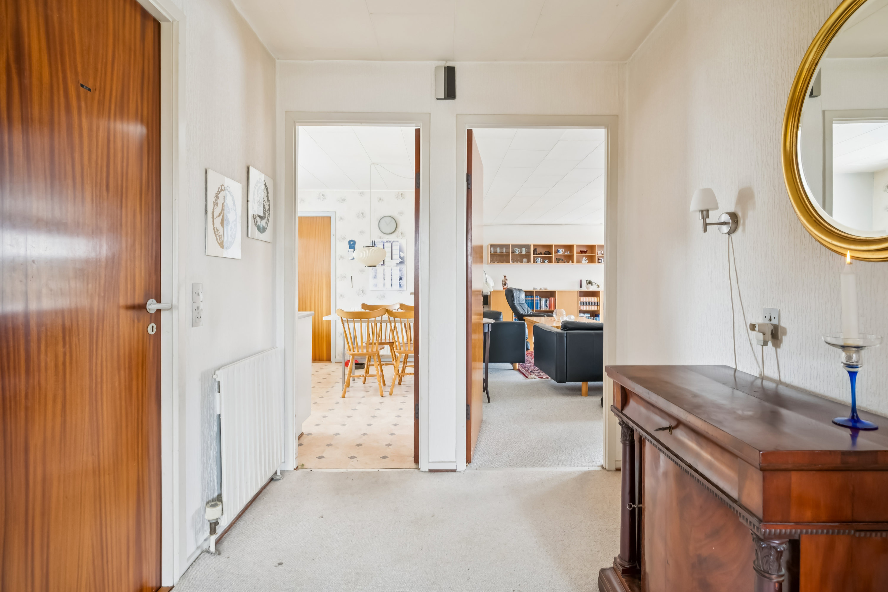 Fremhævet gang billede i fuldskærmstilstand. Billede af Toftefaldet 1, 8240 Risskov