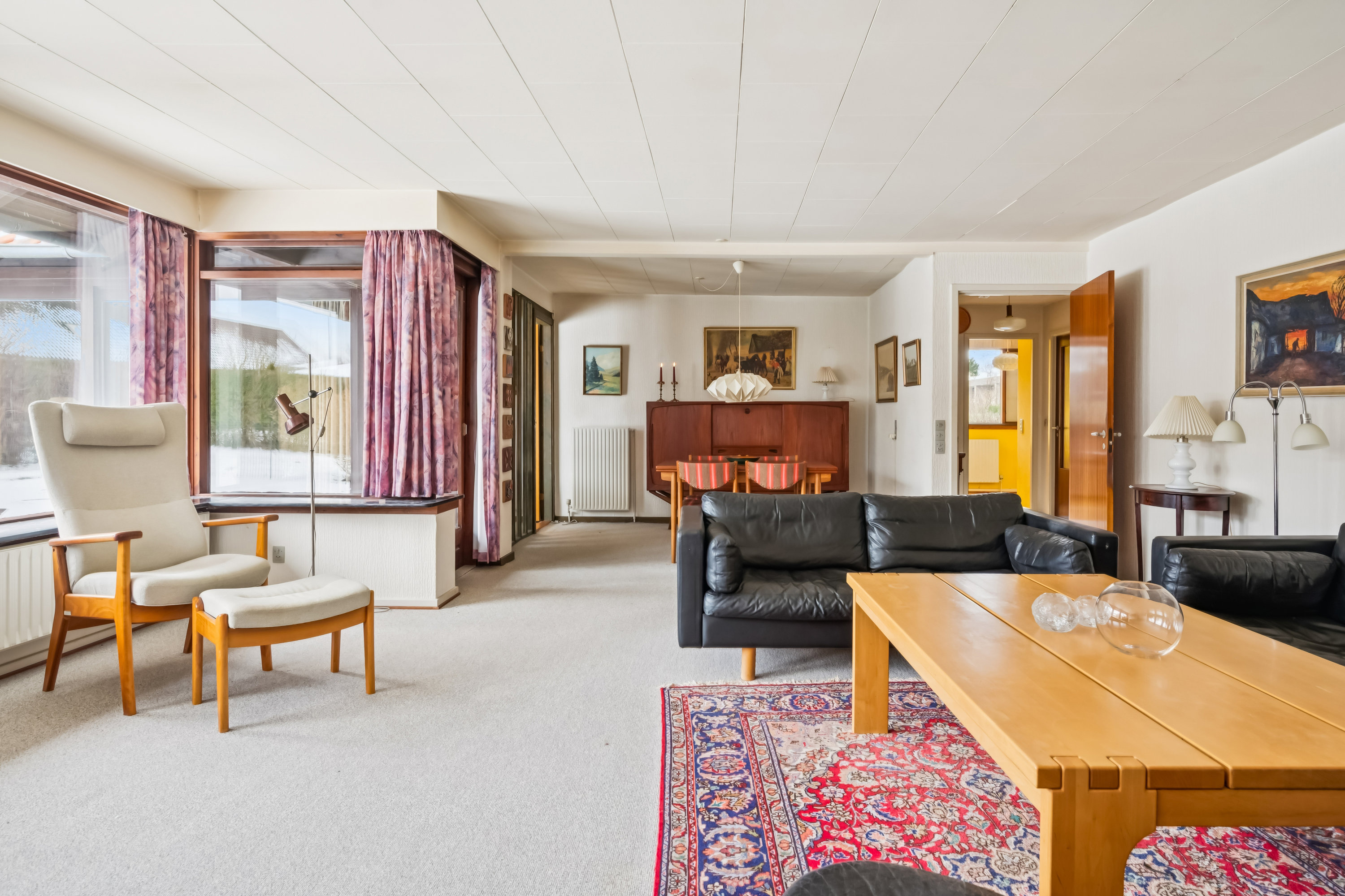 Fremhævet stue billede i fuldskærmstilstand. Billede af Toftefaldet 1, 8240 Risskov