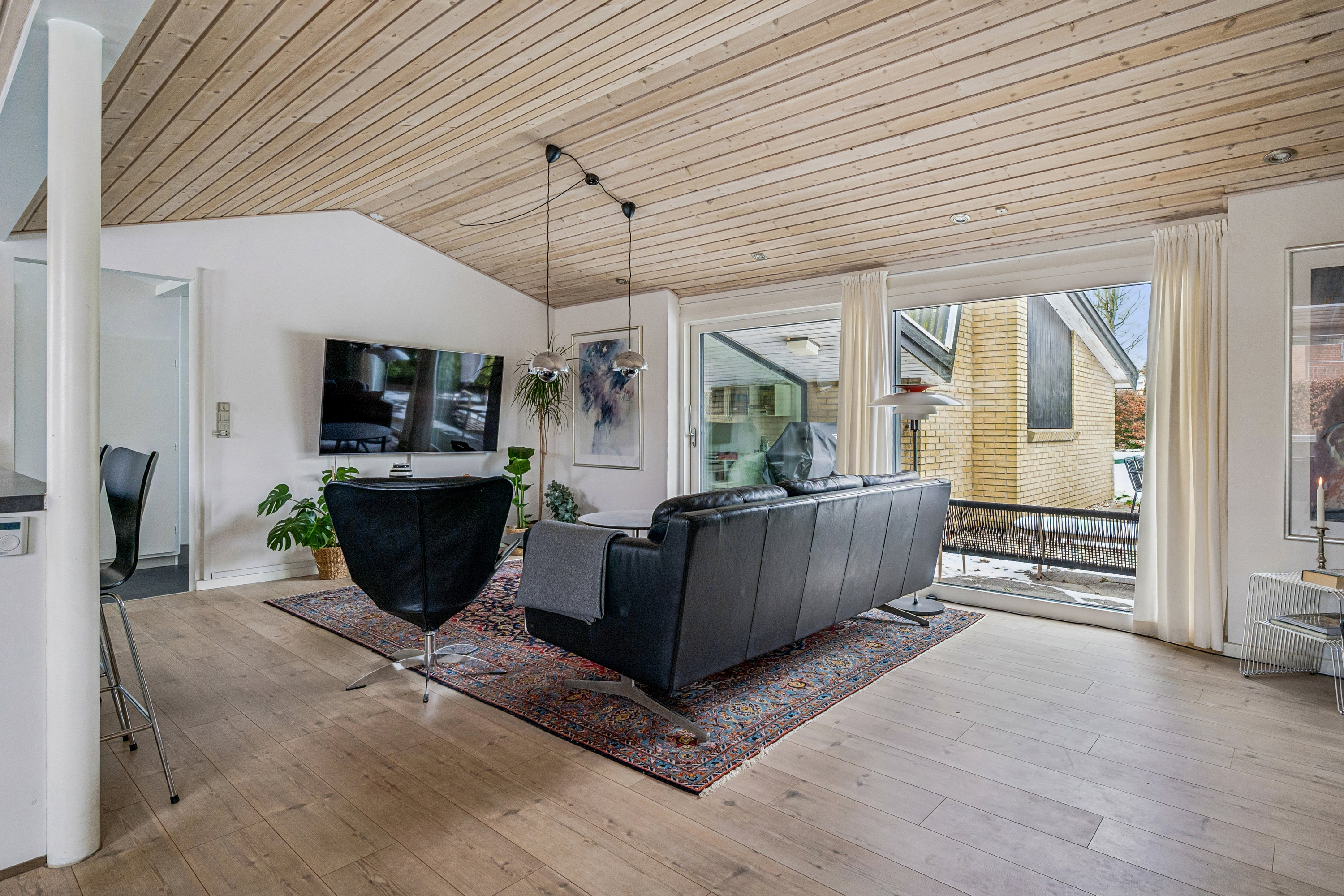 Fremhævet stue billede i fuldskærmstilstand. Billede af Tålforvej 20, 8250 Egå