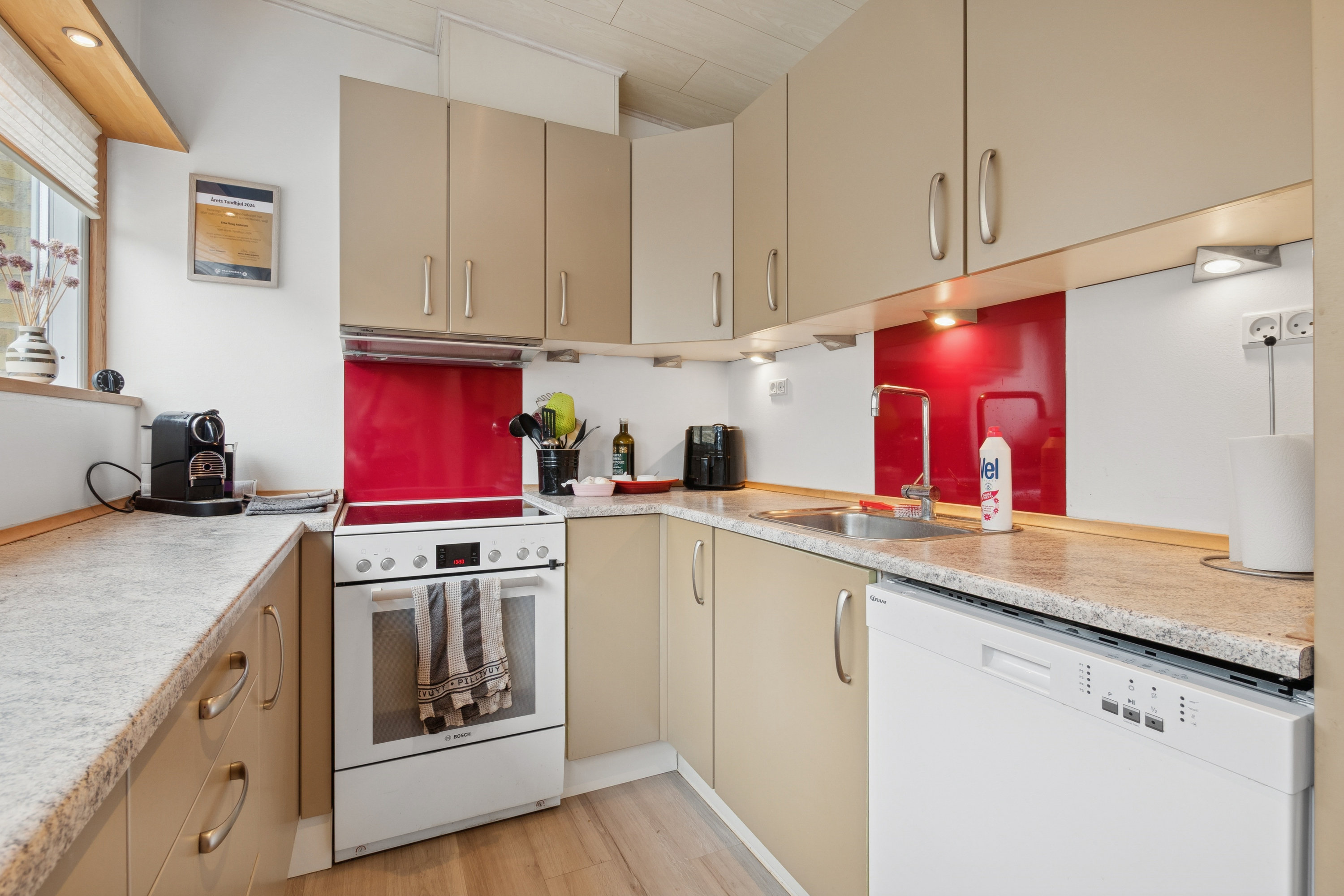 Fremhævet køkken billede i fuldskærmstilstand. Billede af Kolleruplund 46, 2665 Vallensbæk Strand