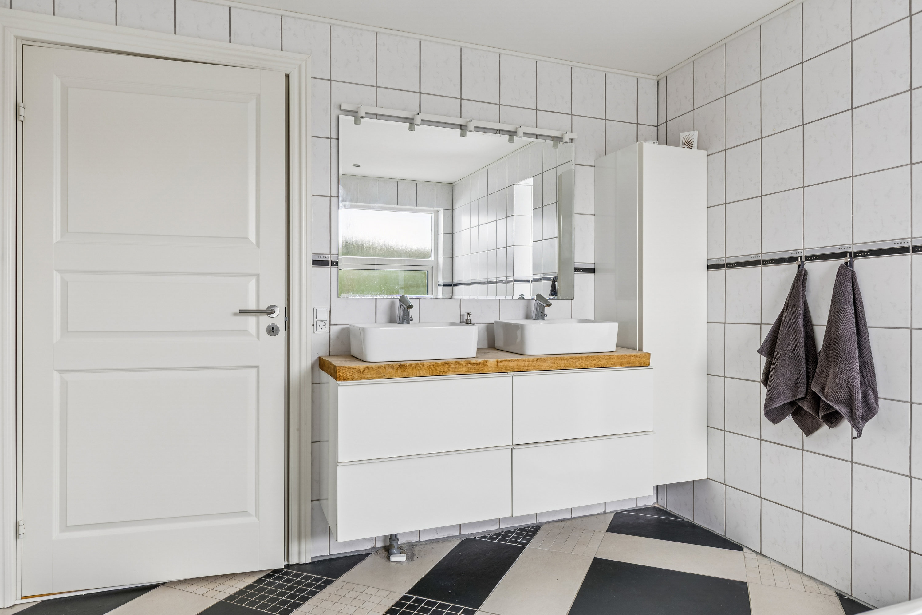 Fremhævet badeværelse billede i fuldskærmstilstand. Billede af Elmegårdsvej 25, 4532 Gislinge