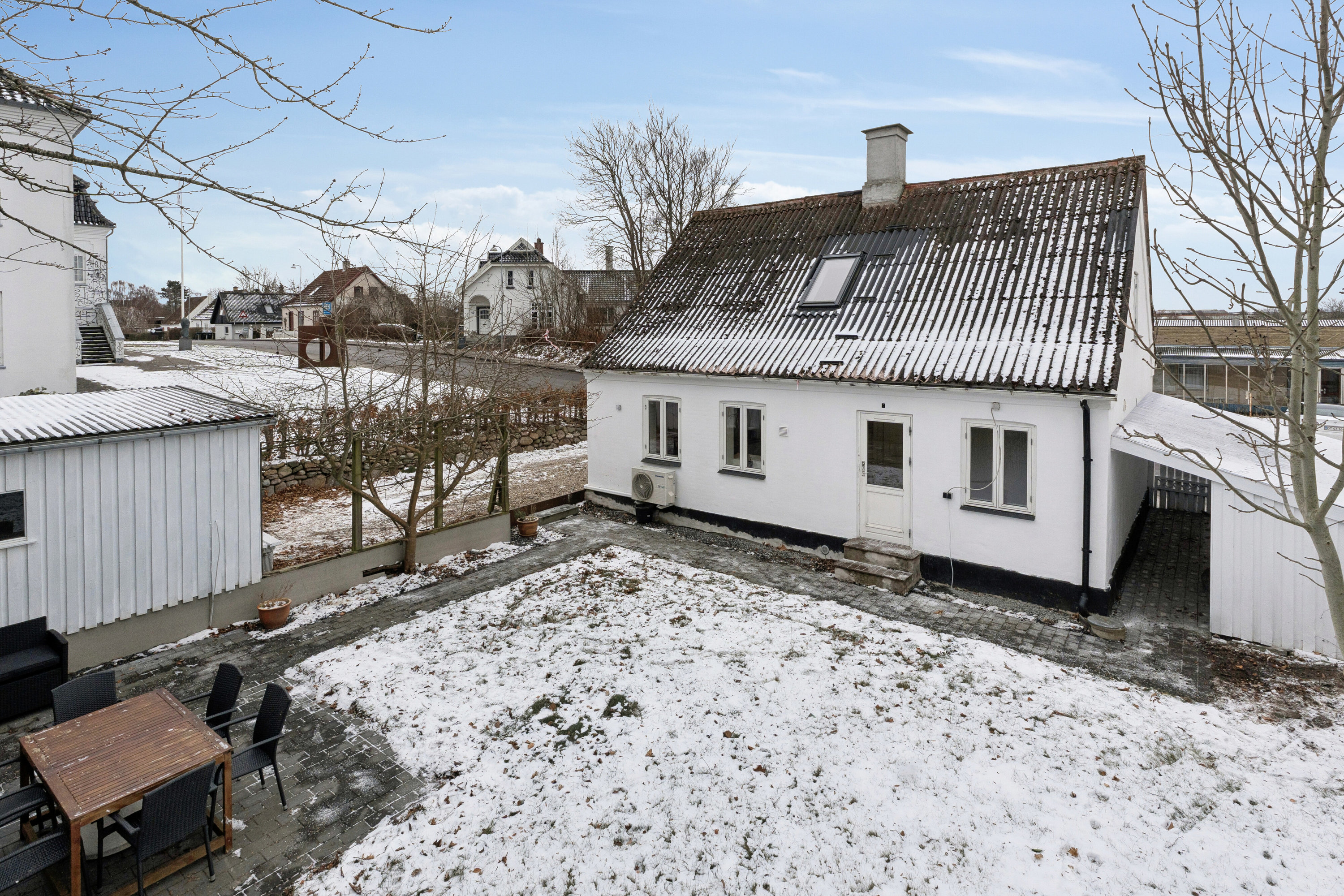 Miniaturebillede 1: set fra haven. Billede af Rødhøj 9, 4550 Asnæs