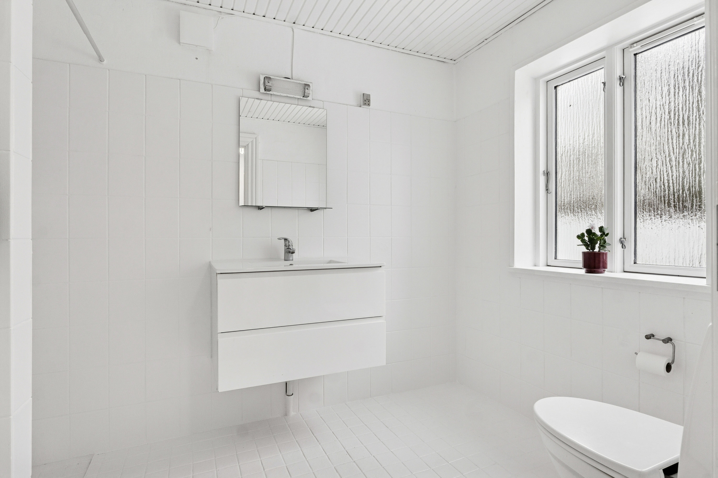 Fremhævet badeværelse billede i fuldskærmstilstand. Billede af Rødhøj 9, 4550 Asnæs