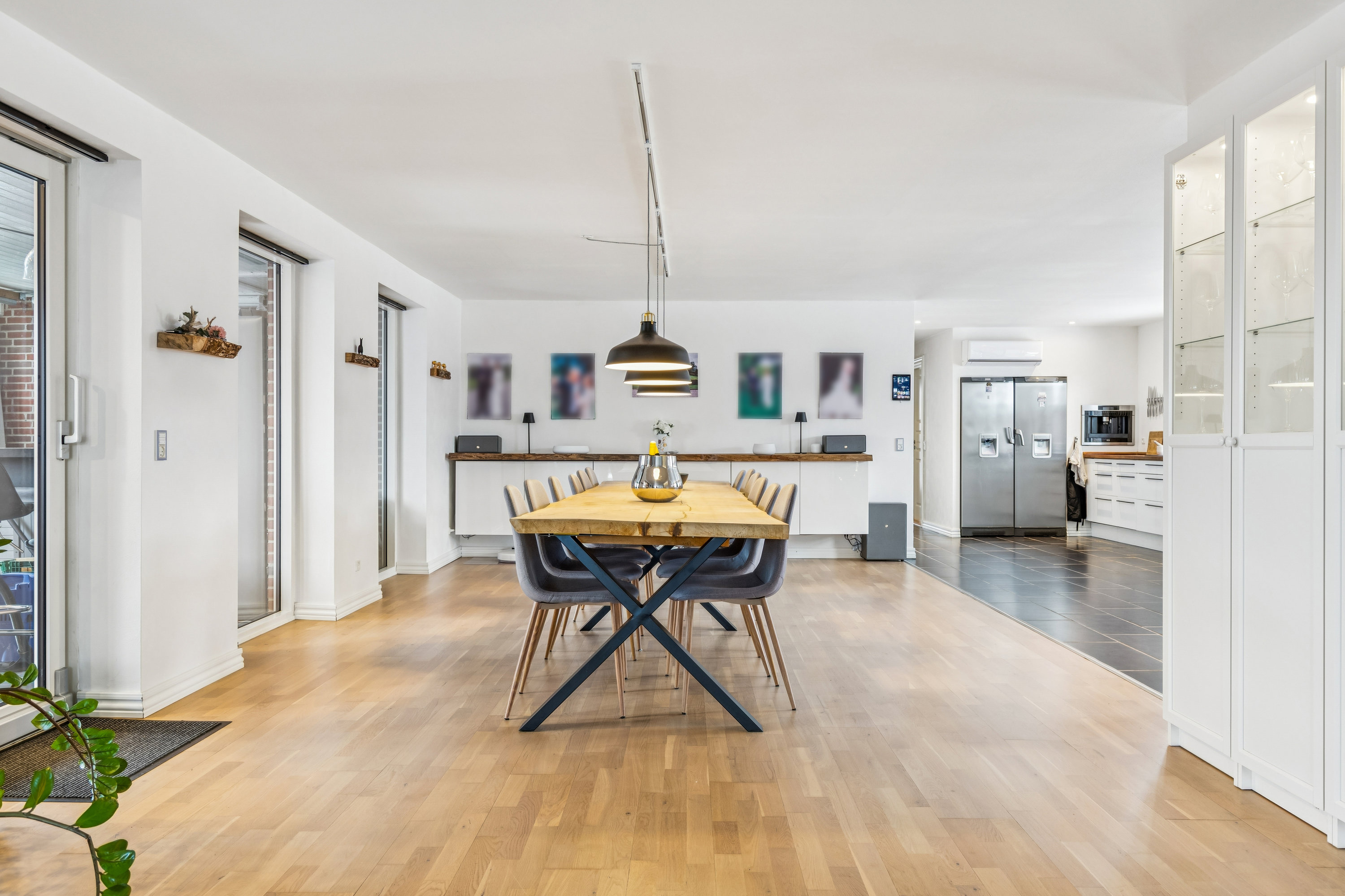 Fremhævet stue billede i fuldskærmstilstand. Billede af Elmegårdsvej 25, 4532 Gislinge