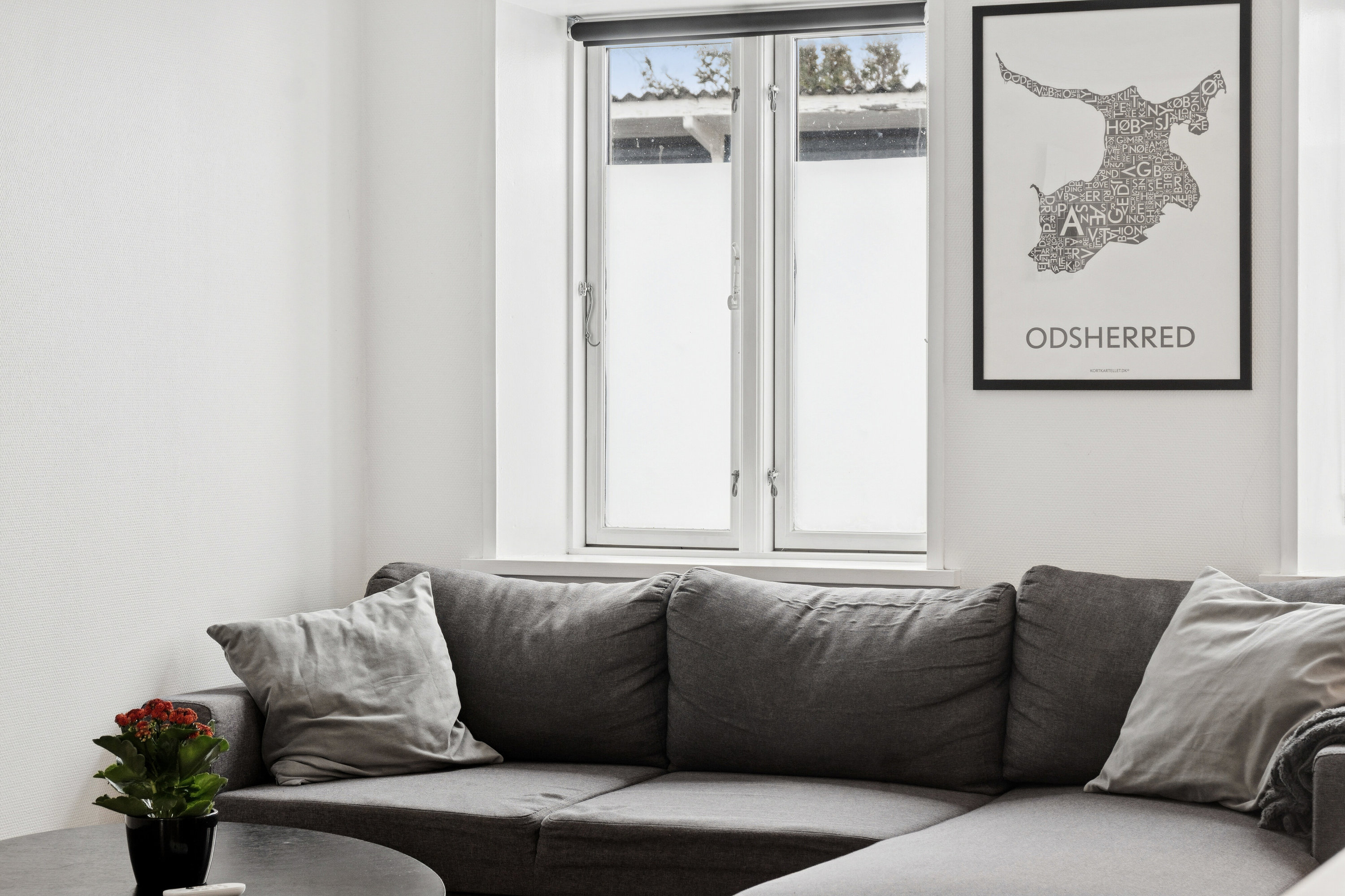 Fremhævet stue billede i fuldskærmstilstand. Billede af Rødhøj 9, 4550 Asnæs