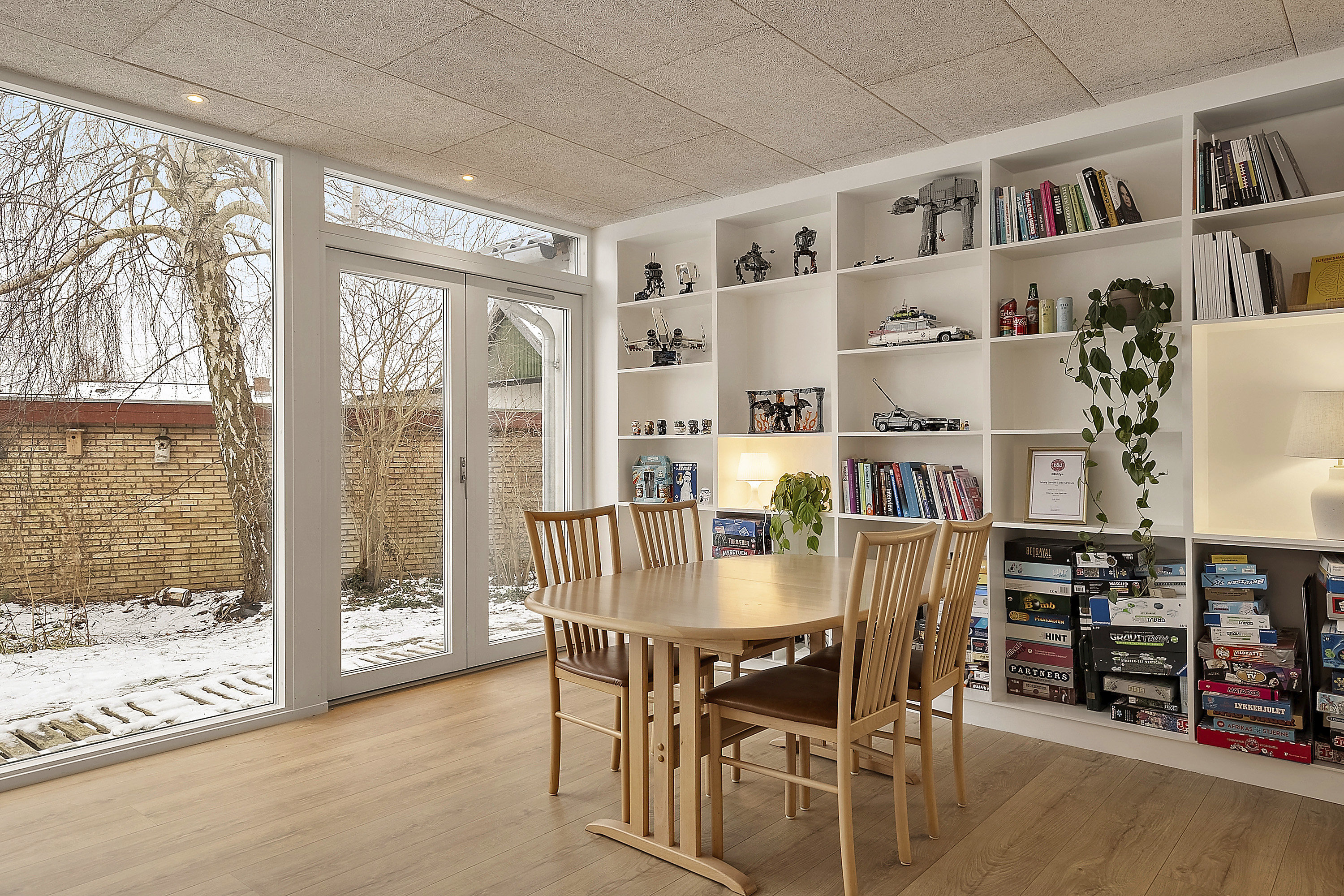 Fremhævet stue billede i fuldskærmstilstand. Billede af Hyldegårdsvej 8, Seden, 5240 Odense NØ